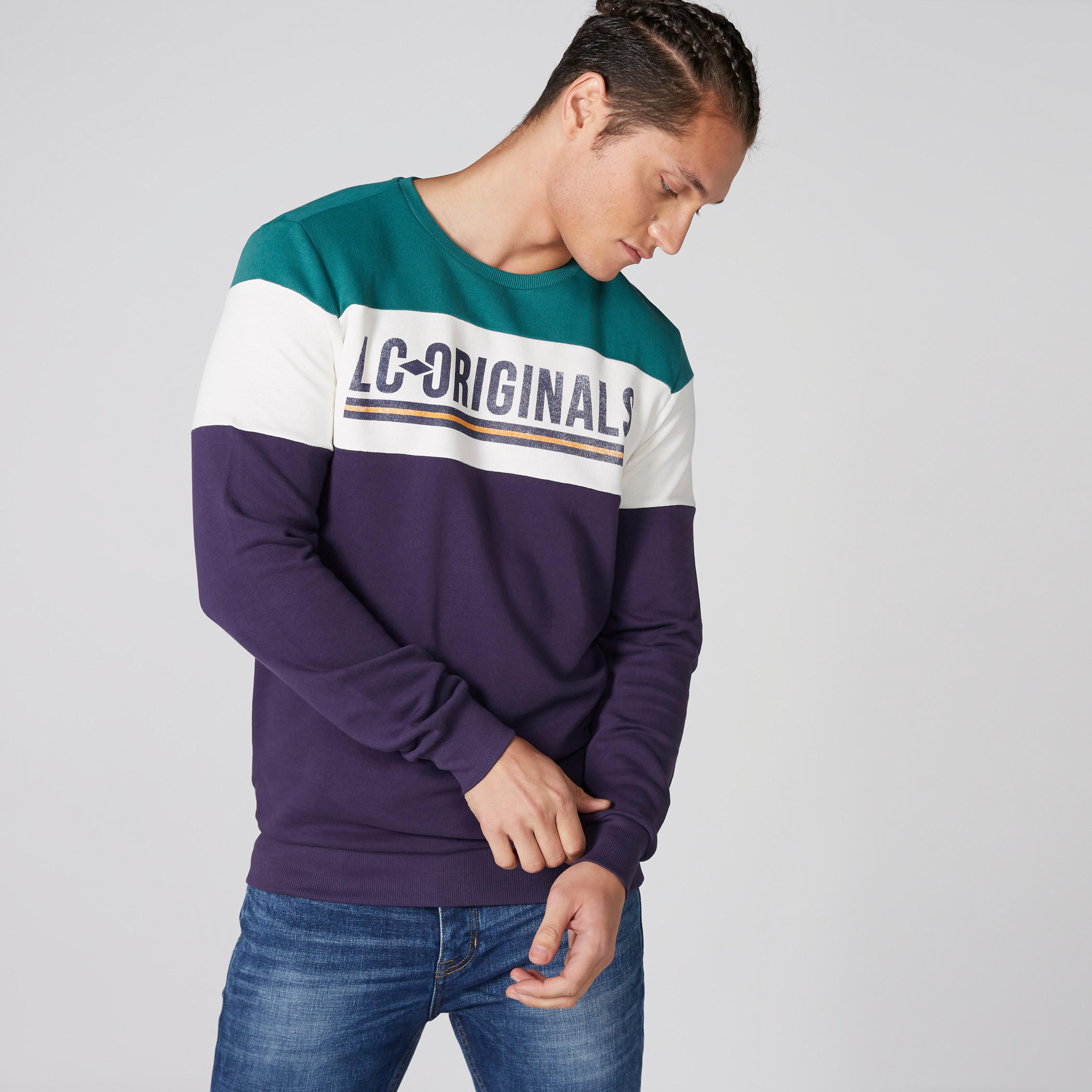 سويت شيرت بياقة ضيّقة وأكمام طويلة وطبعات-men-winterwear-hoodiesandsweatshirts-image-1
