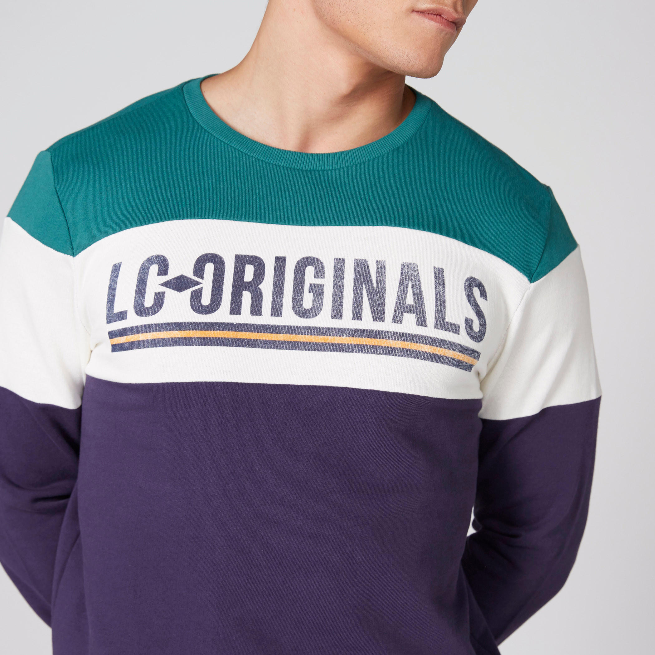 سويت شيرت بياقة ضيّقة وأكمام طويلة وطبعات-men-winterwear-hoodiesandsweatshirts-image-4