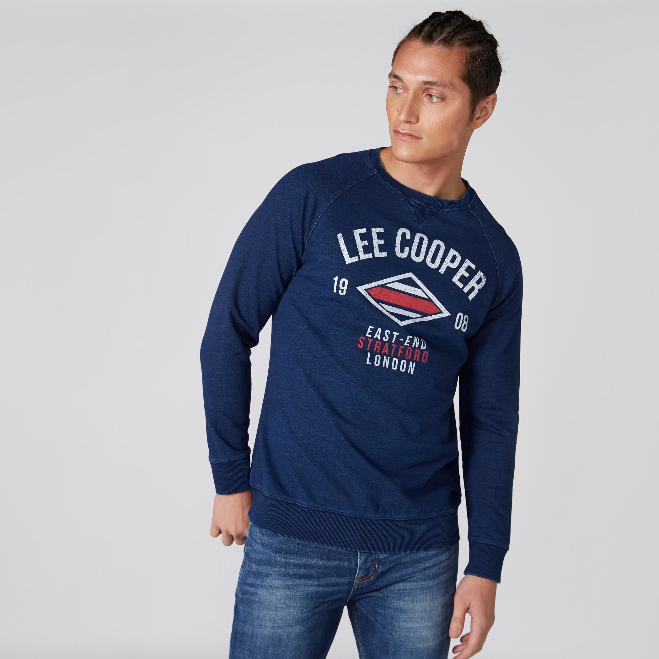 سويت شيرت بياقة ضيّقة وأكمام طويلة وطبعات-men-winterwear-hoodiesandsweatshirts-image-1