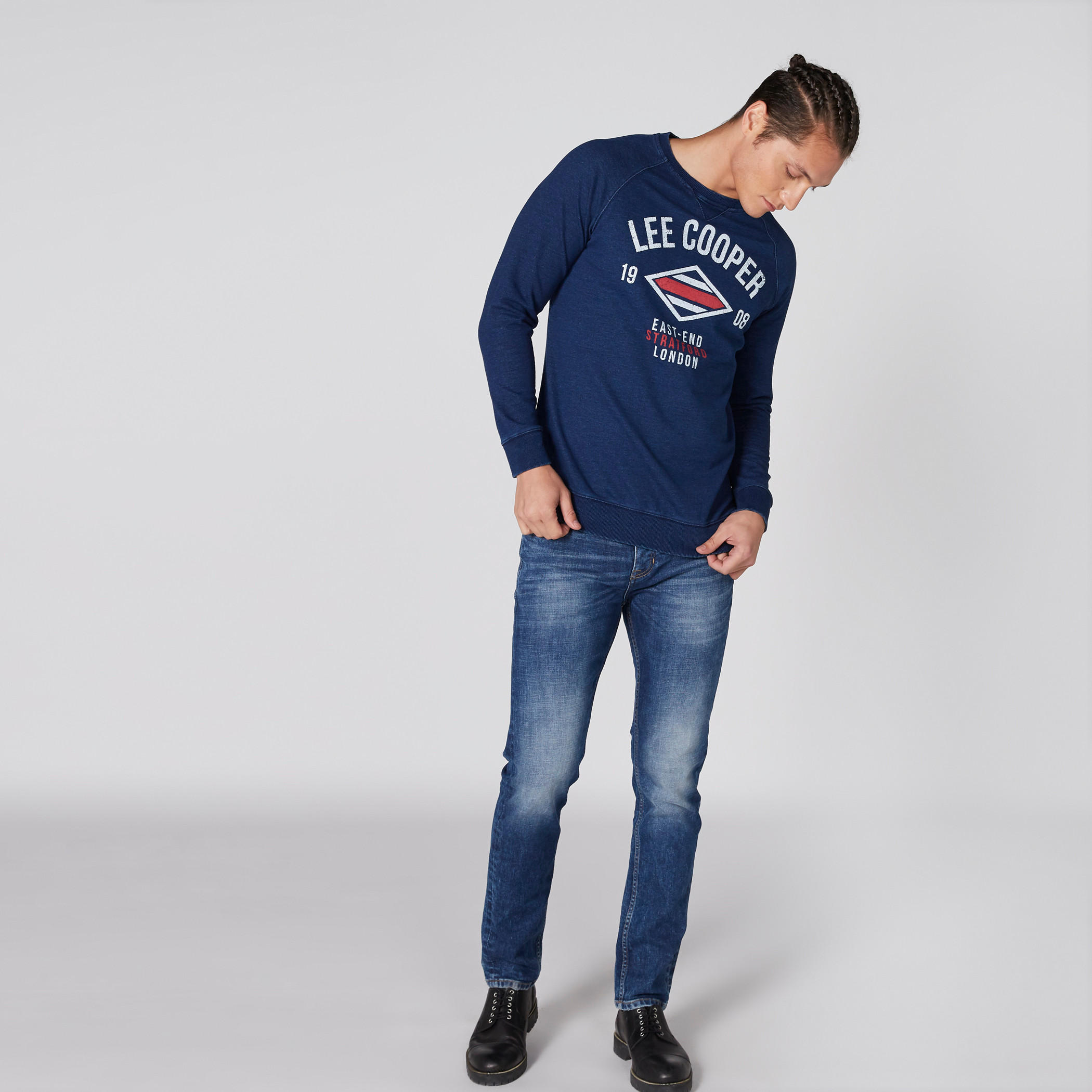 سويت شيرت بياقة ضيّقة وأكمام طويلة وطبعات-men-winterwear-hoodiesandsweatshirts-image-3