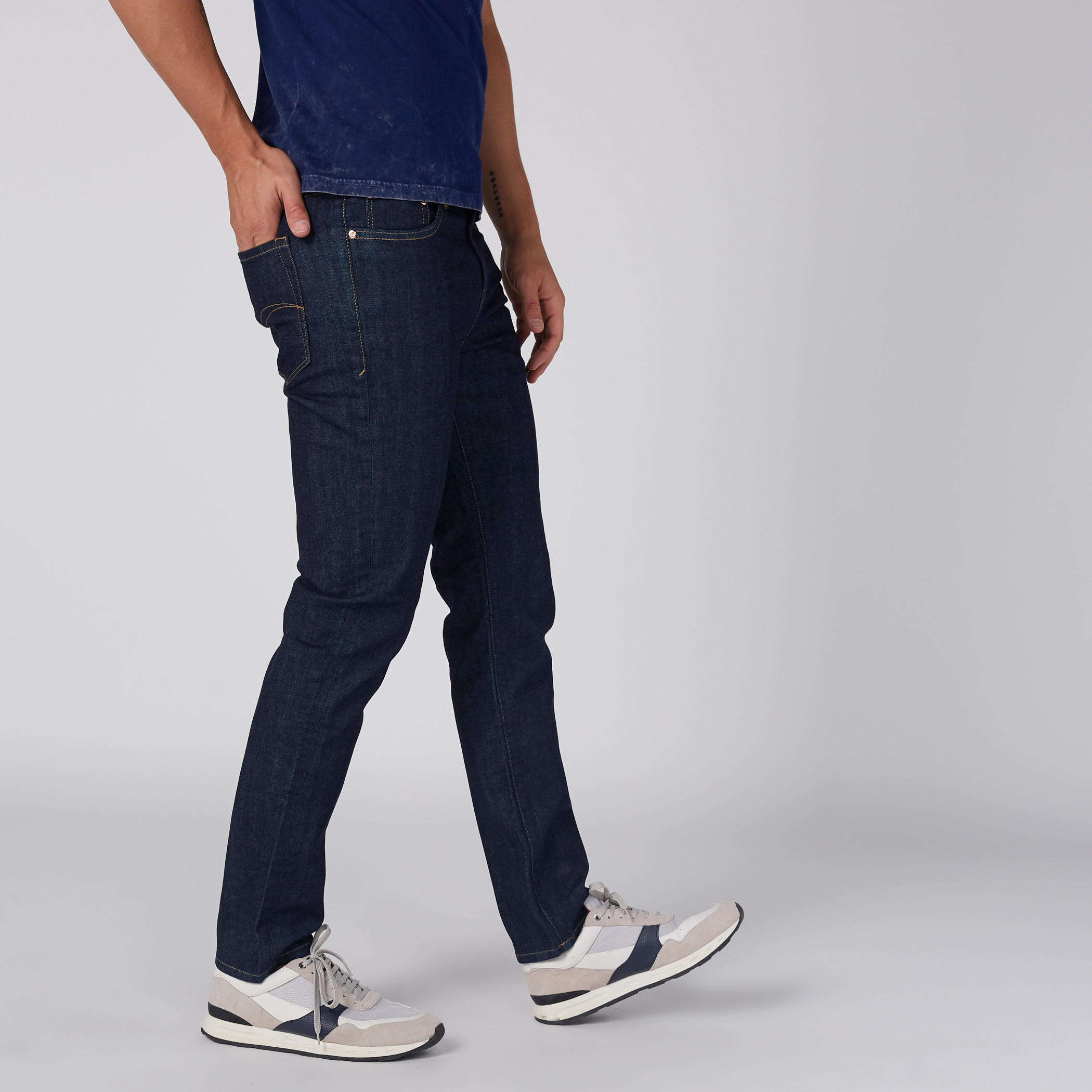بنطال جينز طويل بجيب مزيّن-men-clothing-bottoms-jeans-image-3