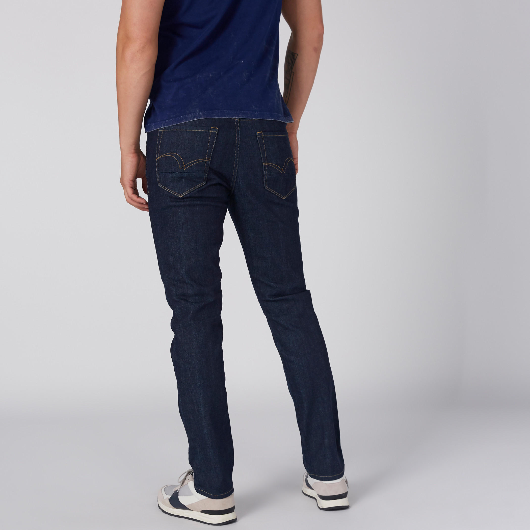 بنطال جينز طويل بجيب مزيّن-men-clothing-bottoms-jeans-image-2