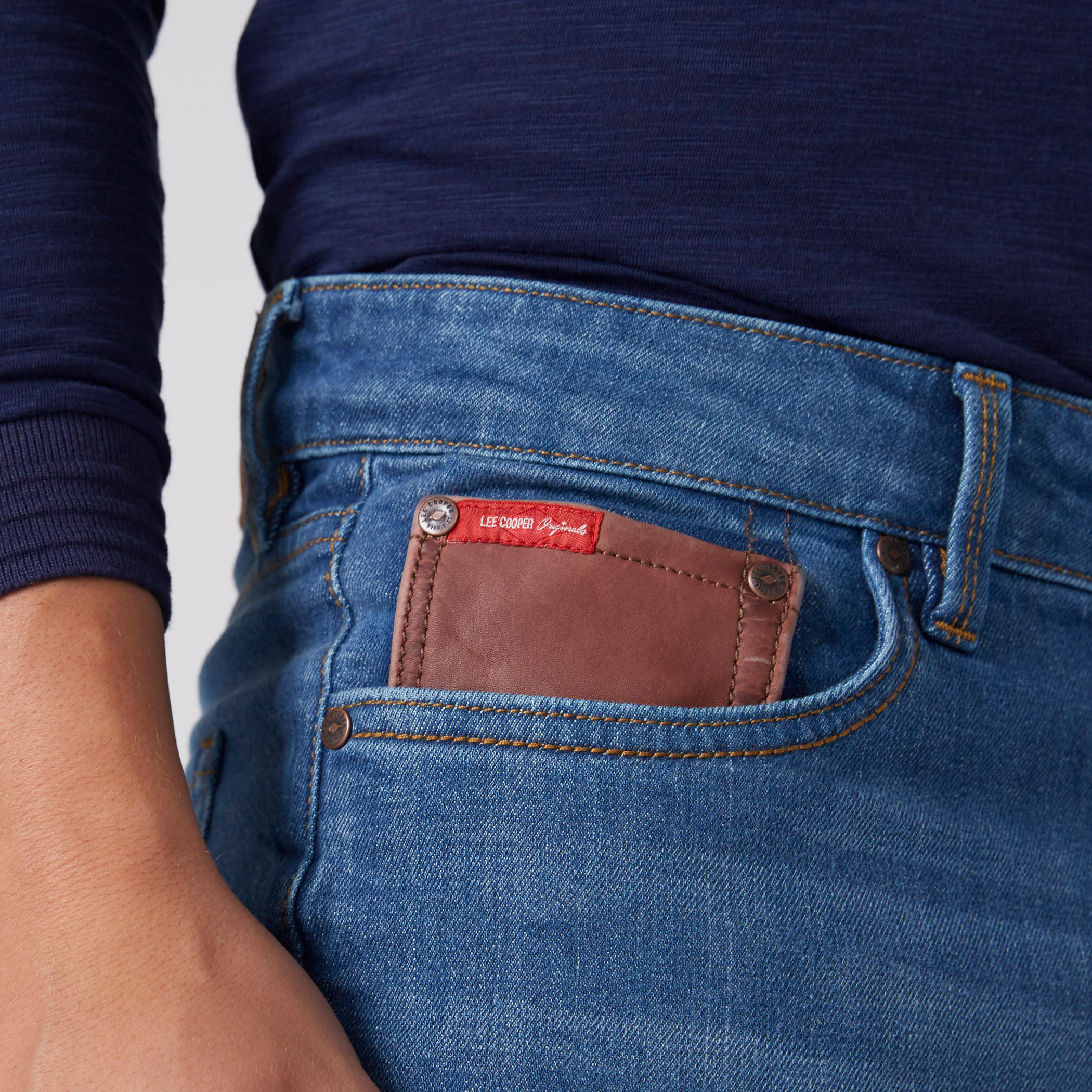 بنطال جينز طويل عالي الخصر بجيوب وزر إغلاق-men-clothing-bottoms-jeans-image-5