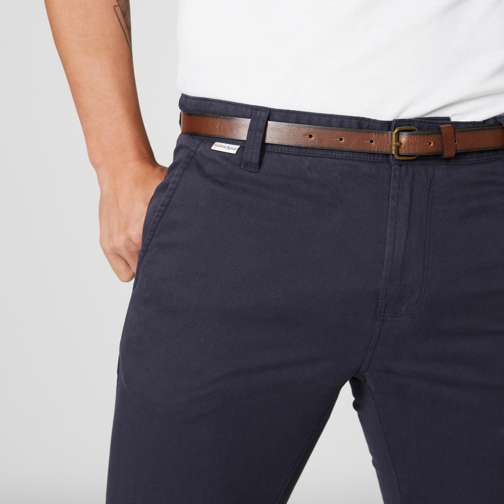 بنطال شينو طويل بجيوب وحزام-men-clothing-bottoms-trousersandchinos-trousers-image-4