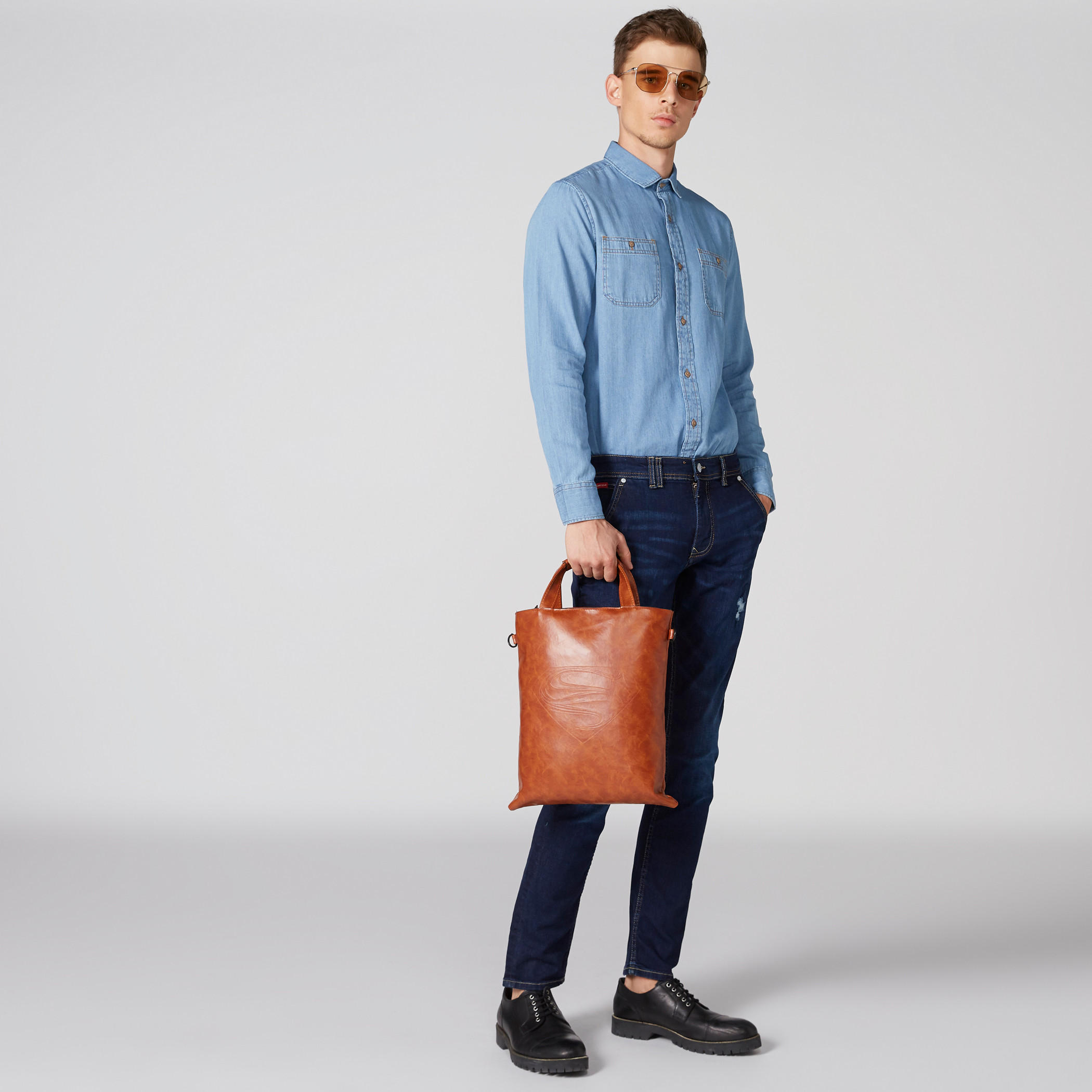 بنطال جينز طويل بتصميم ممزق وزر إغلاق وجيوب-men-clothing-bottoms-jeans-image-3