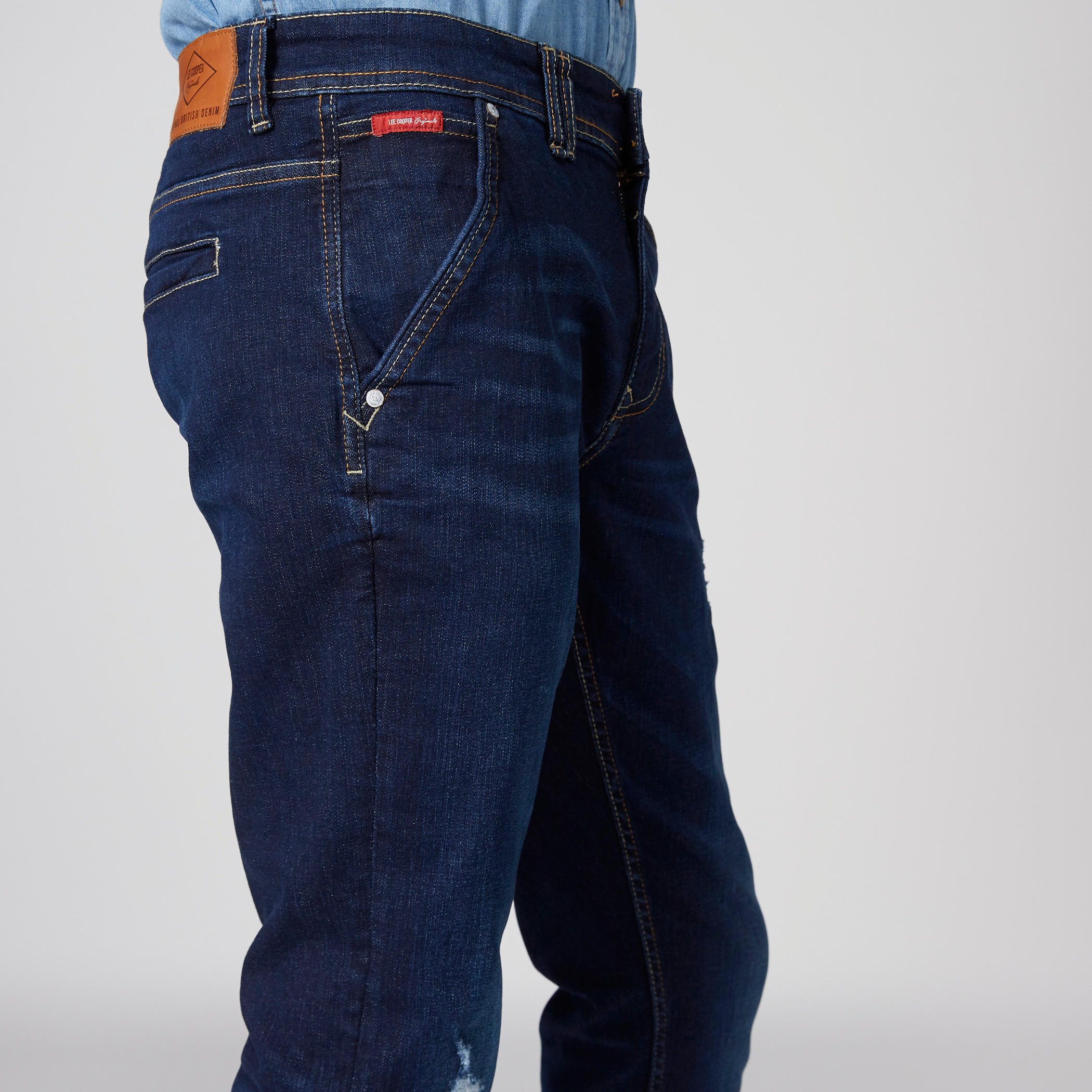 بنطال جينز طويل بتصميم ممزق وزر إغلاق وجيوب-men-clothing-bottoms-jeans-image-4