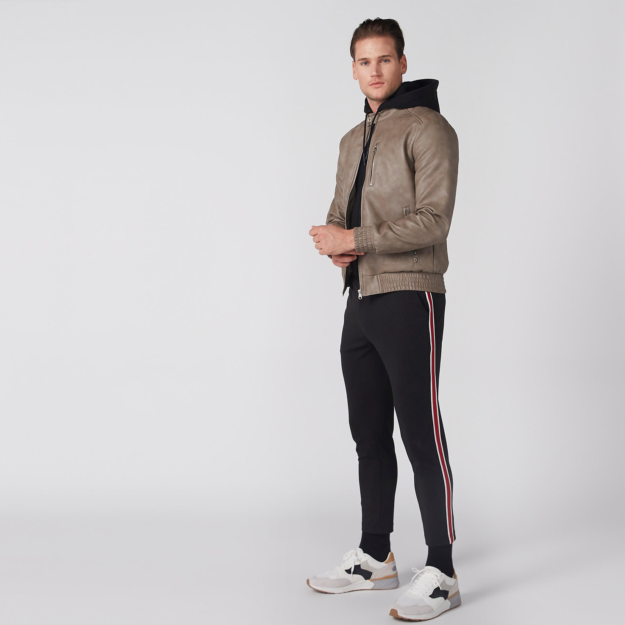 جاكيت بومبر بأكمام طويلة وقبعة وسحّاب للإغلاق-men-clothing-jacketsandblazers-jackets-image-13