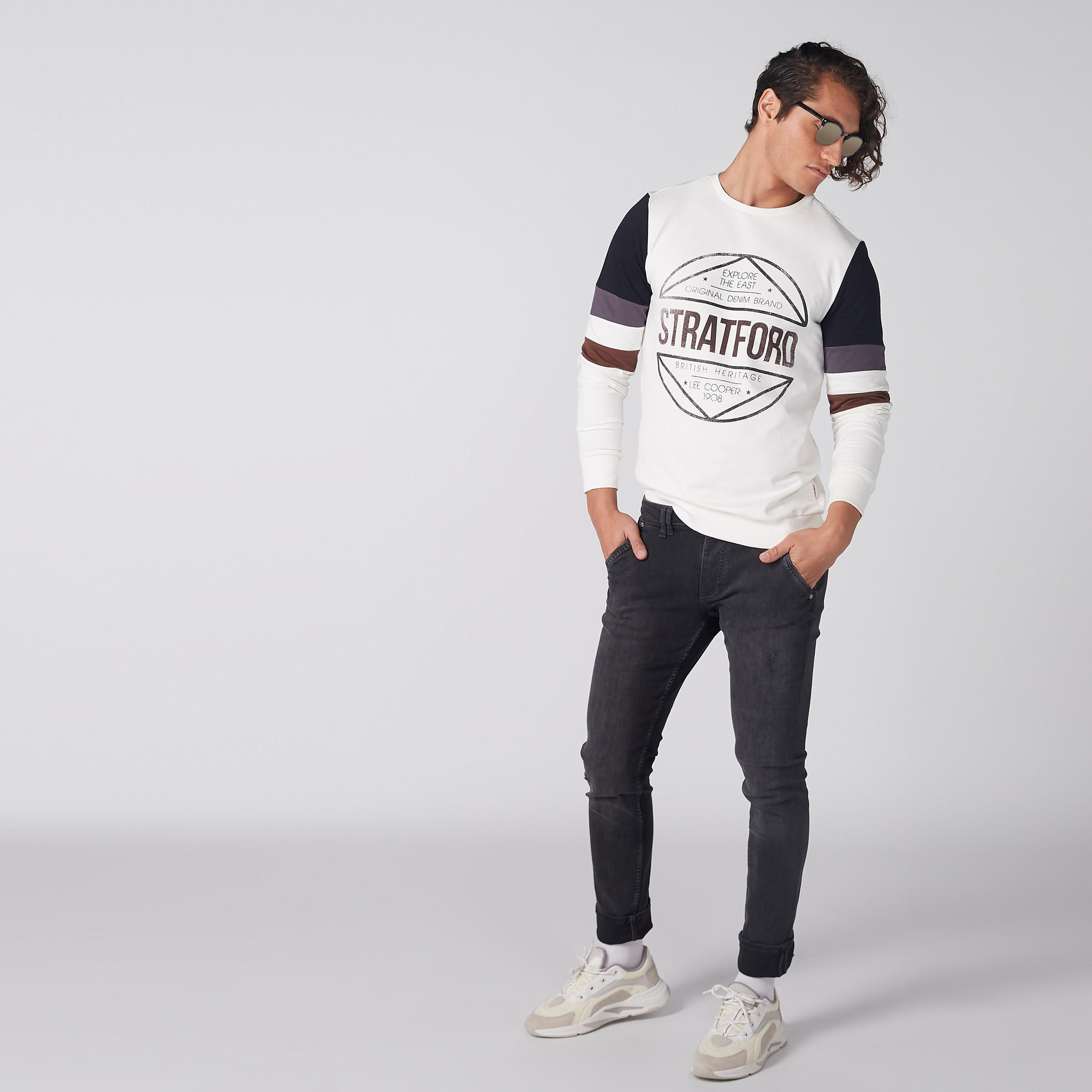 سويت شيرت بياقة ضيّقة وأكمام طويلة وطبعات-men-winterwear-hoodiesandsweatshirts-image-3