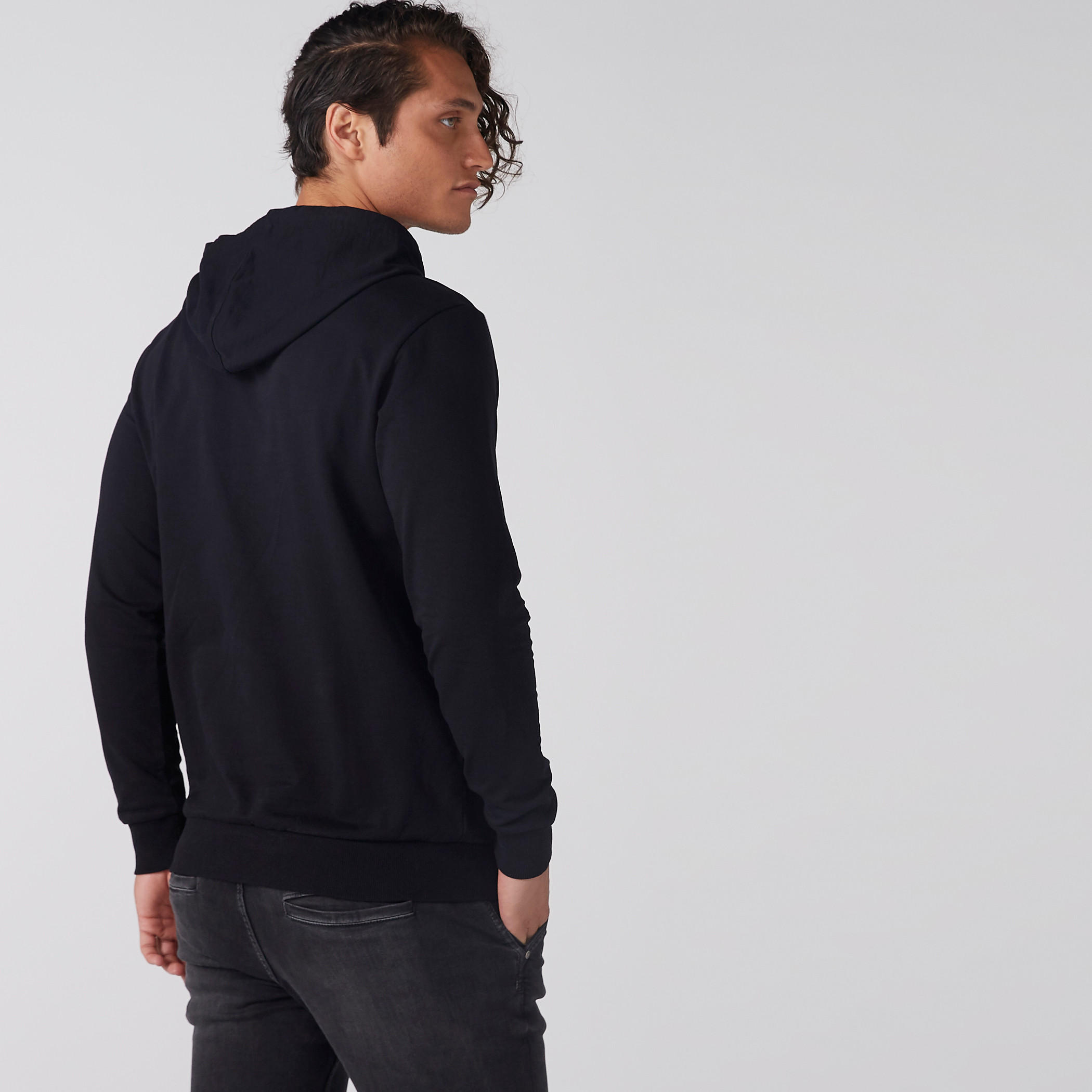 سويت شيرت بقبعة وأكمام طويلة وطبعات-men-winterwear-hoodiesandsweatshirts-image-4