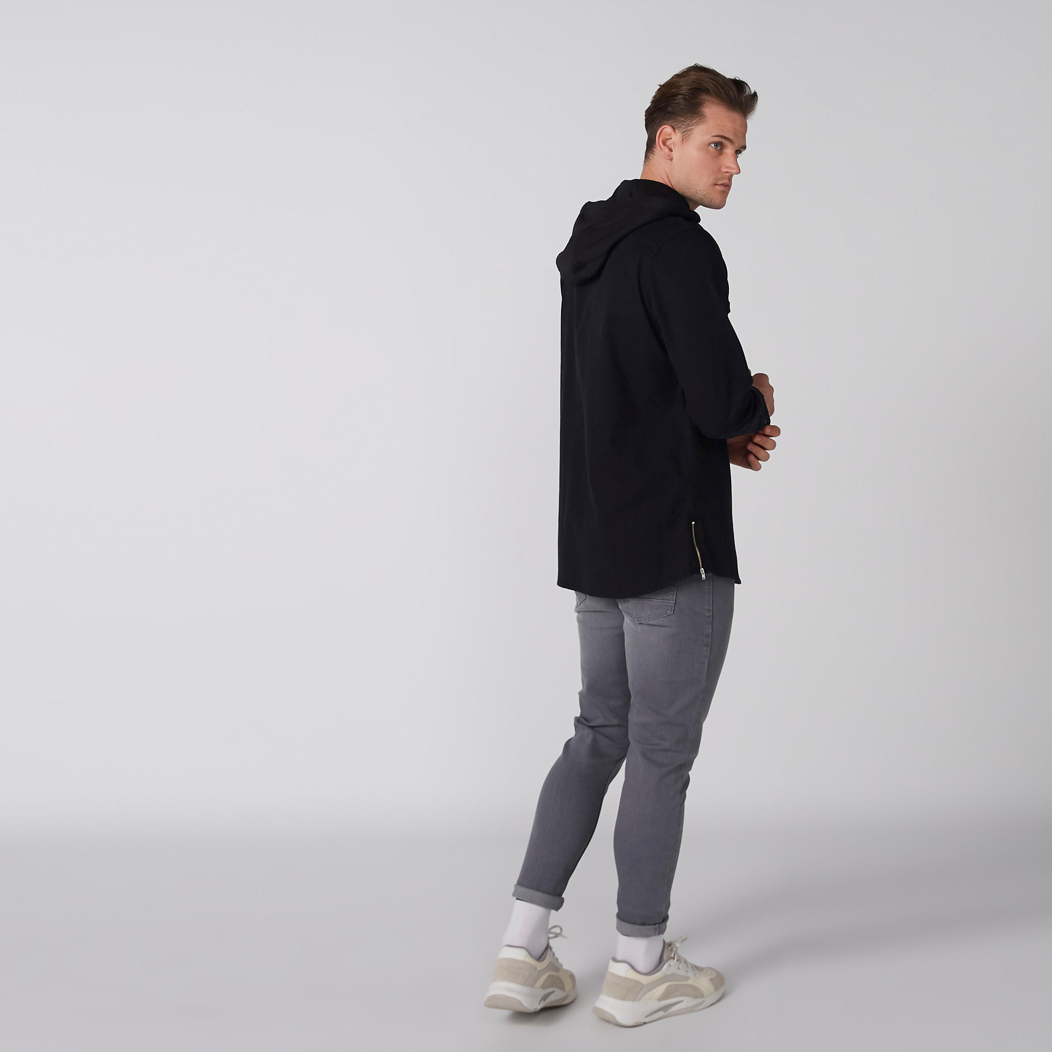 قميص بجيوب وقبعة قابلة للفصل وأزرار-men-clothing-shirts-image-3