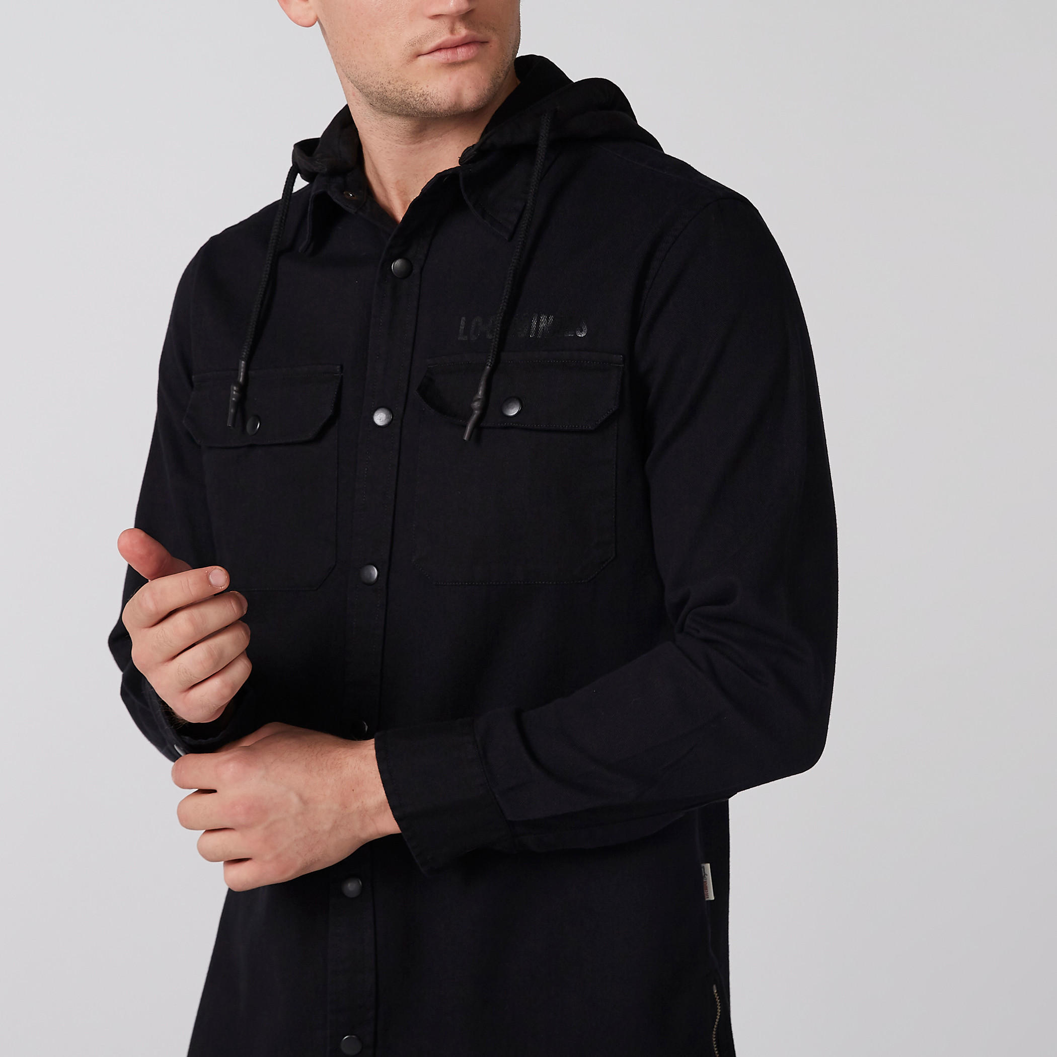 قميص بجيوب وقبعة قابلة للفصل وأزرار-men-clothing-shirts-image-4