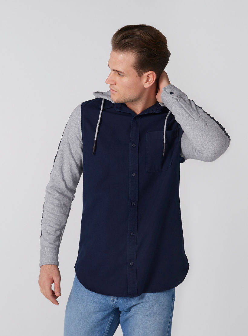 قميص بجيوب وقبعة قابلة للفصل وأزرار-men-clothing-shirts-image-1