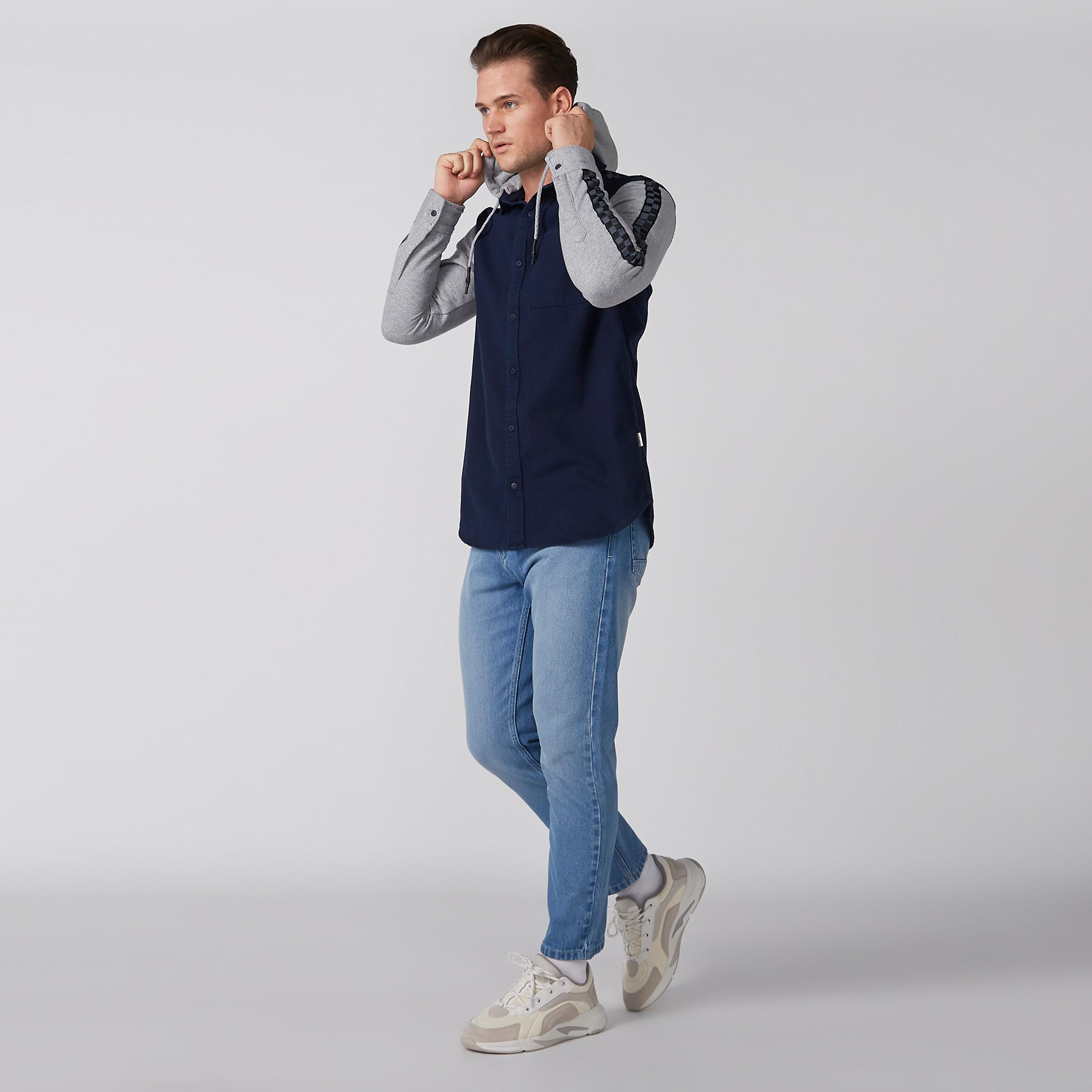 قميص بجيوب وقبعة قابلة للفصل وأزرار-men-clothing-shirts-image-2