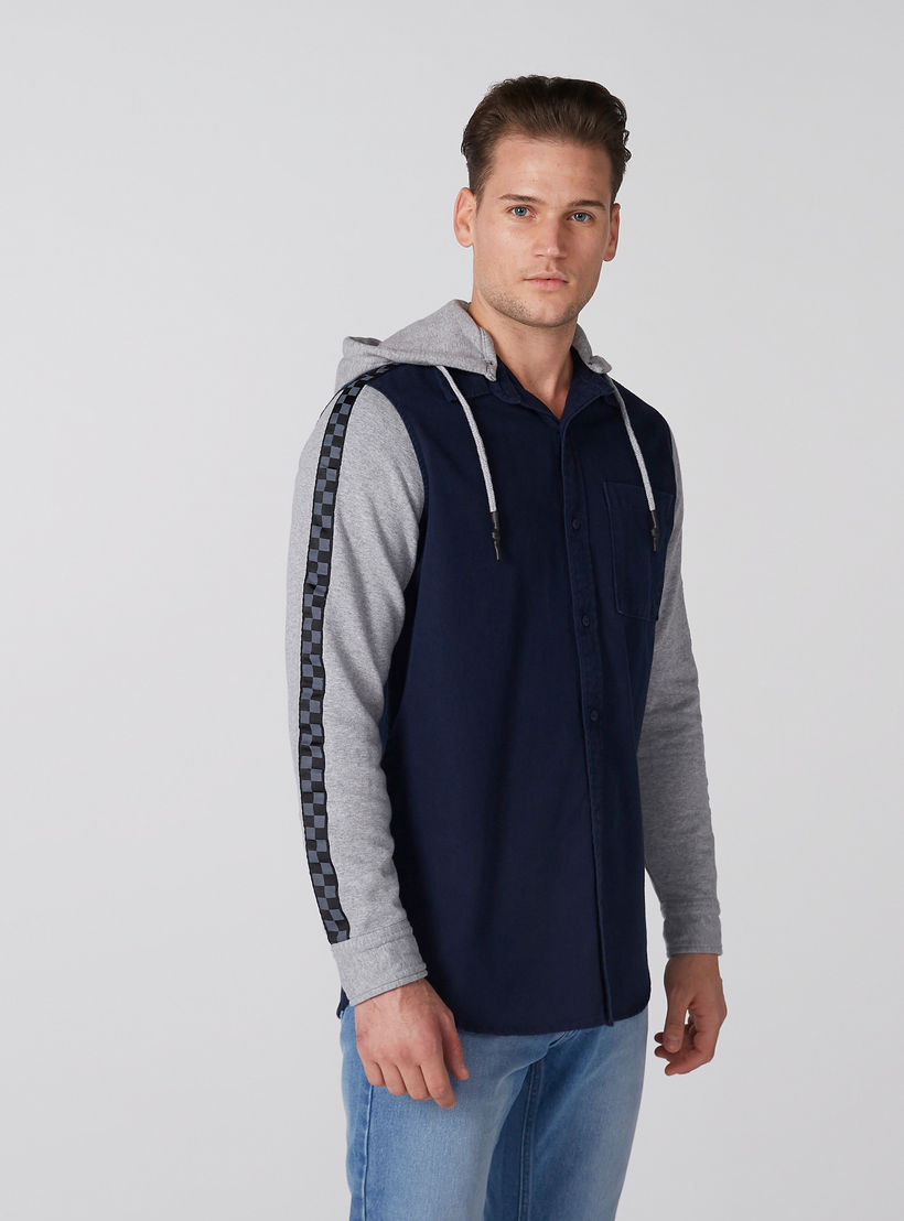 قميص بجيوب وقبعة قابلة للفصل وأزرار-men-clothing-shirts-image-3