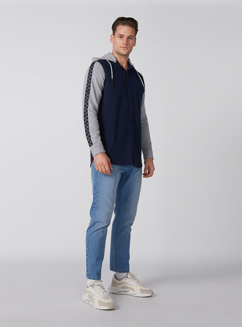 قميص بجيوب وقبعة قابلة للفصل وأزرار-men-clothing-shirts-image-4