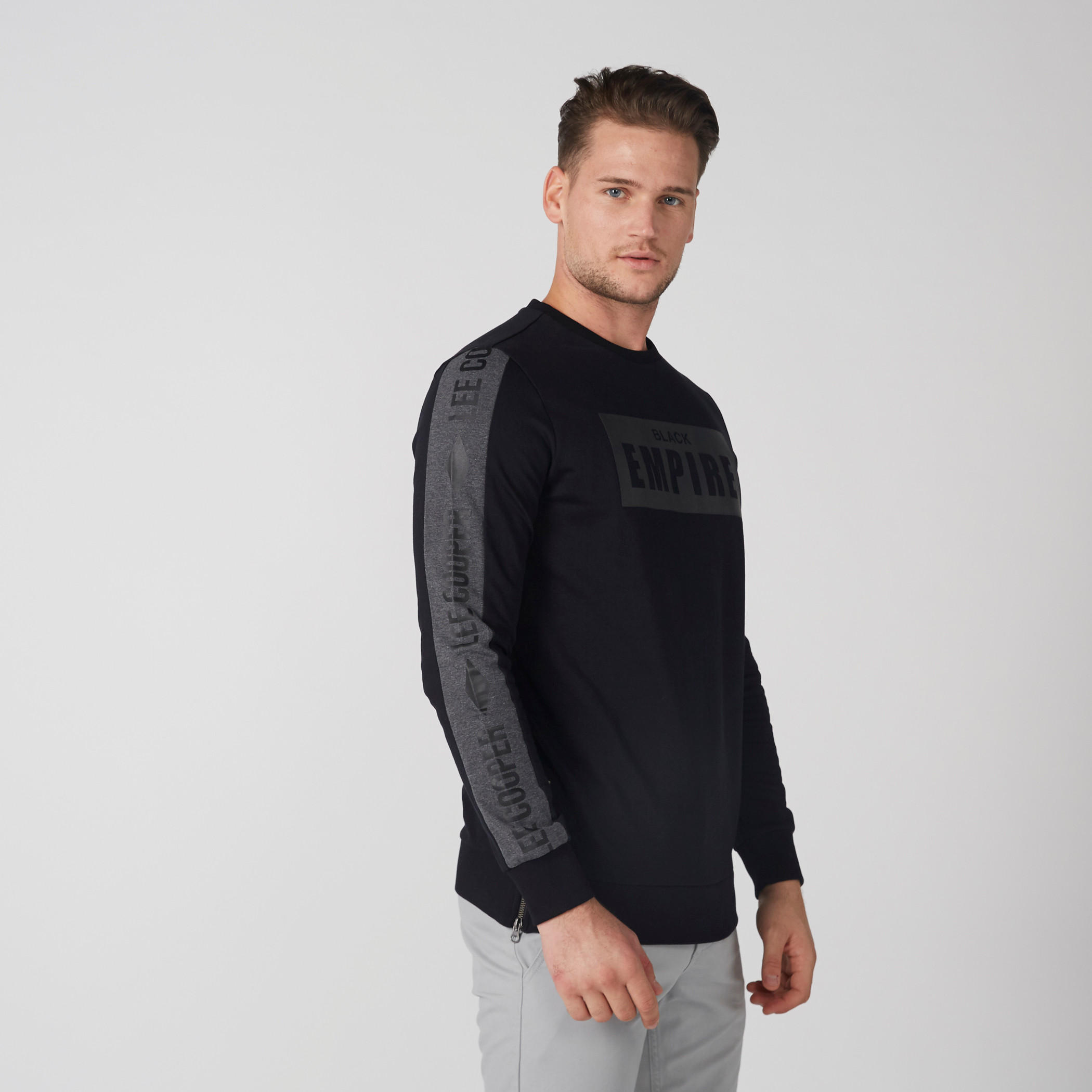 سويت شيرت بطبعات وأكمام طويلة وسحّاب-men-winterwear-hoodiesandsweatshirts-image-1