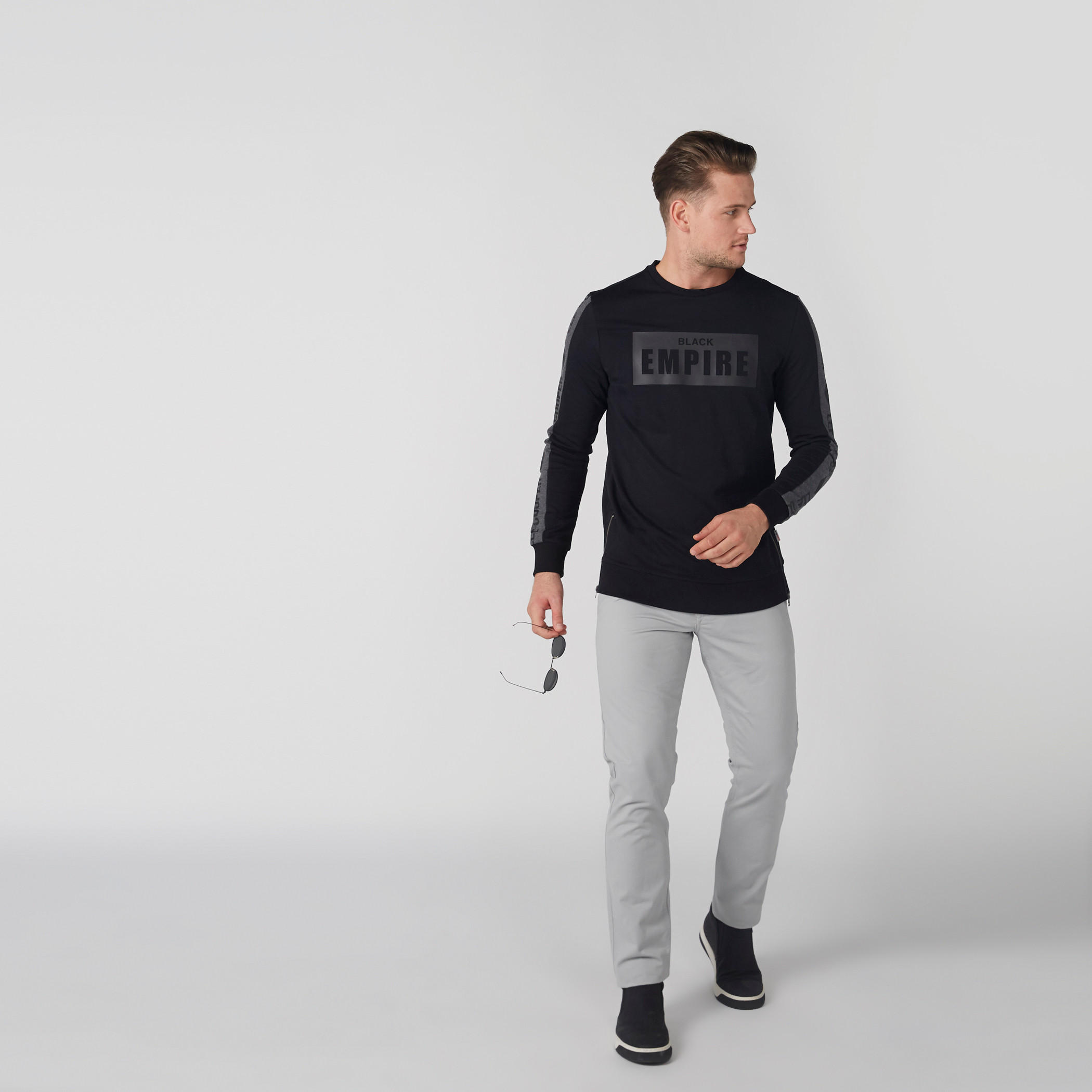 سويت شيرت بطبعات وأكمام طويلة وسحّاب-men-winterwear-hoodiesandsweatshirts-image-2