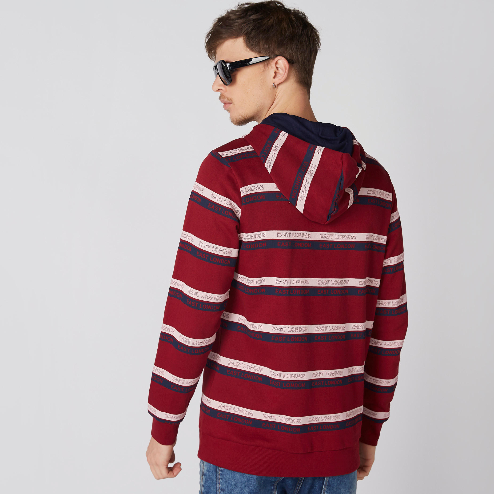 جاكيت بأكمام طويلة وسحّاب إغلاق وطبعات مع قبعة-men-winterwear-hoodiesandsweatshirts-image-3