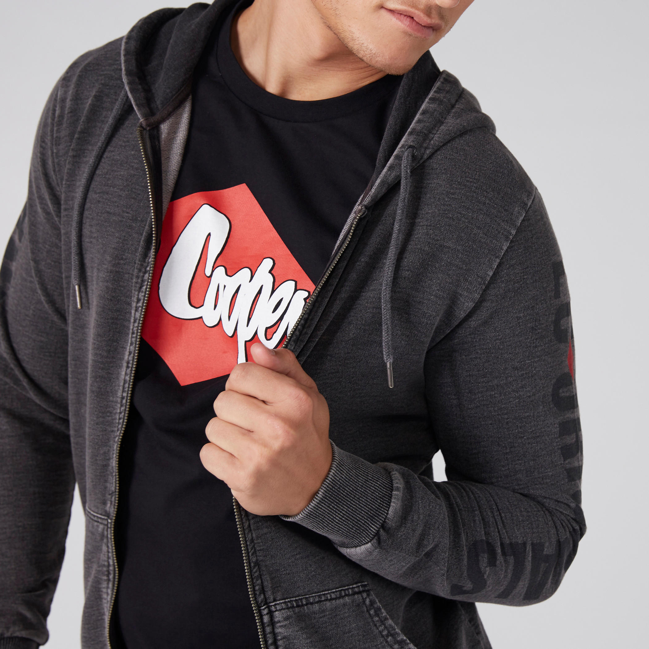 جاكيت بطبعات وأكمام طويلة وقبعة-men-winterwear-hoodiesandsweatshirts-image-4