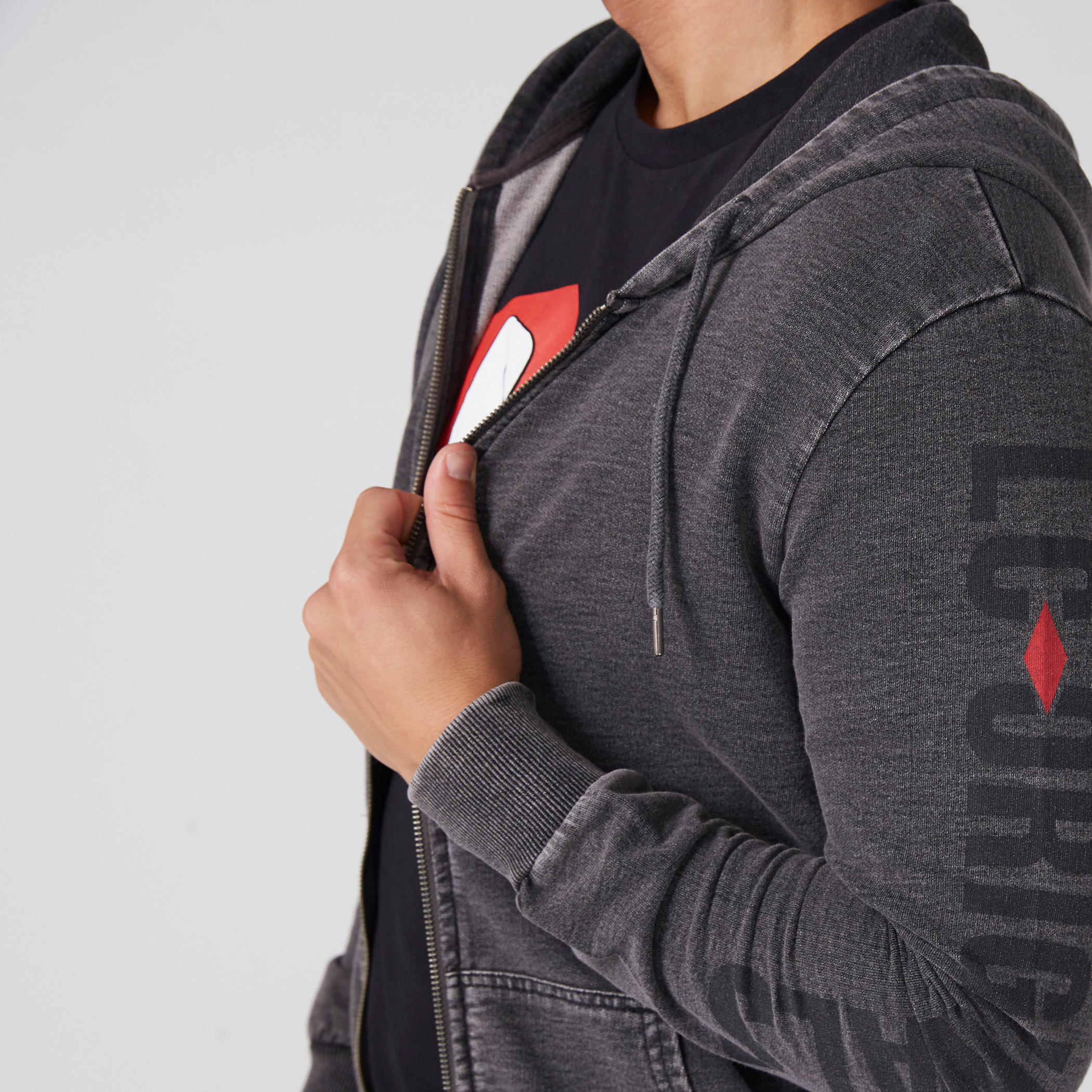 جاكيت بطبعات وأكمام طويلة وقبعة-men-winterwear-hoodiesandsweatshirts-image-3