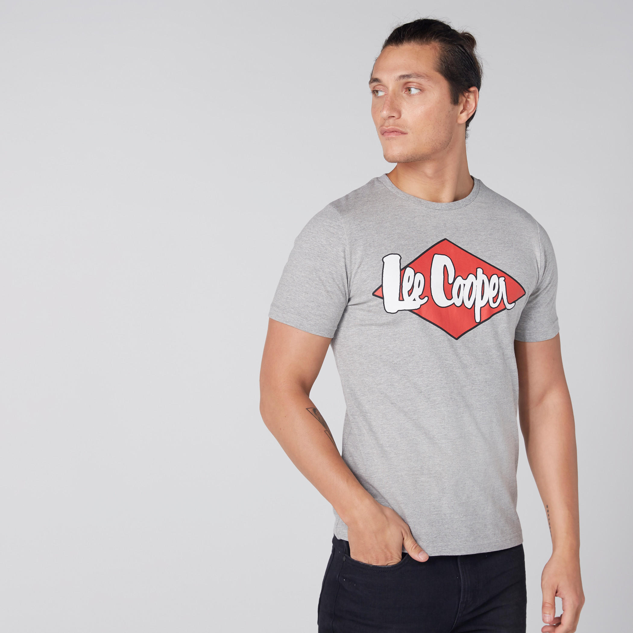 تيشيرت مطبوع بياقة ضيقة وأكمام قصيرة-men-clothing-tshirtsandpolos-tshirts-image-1