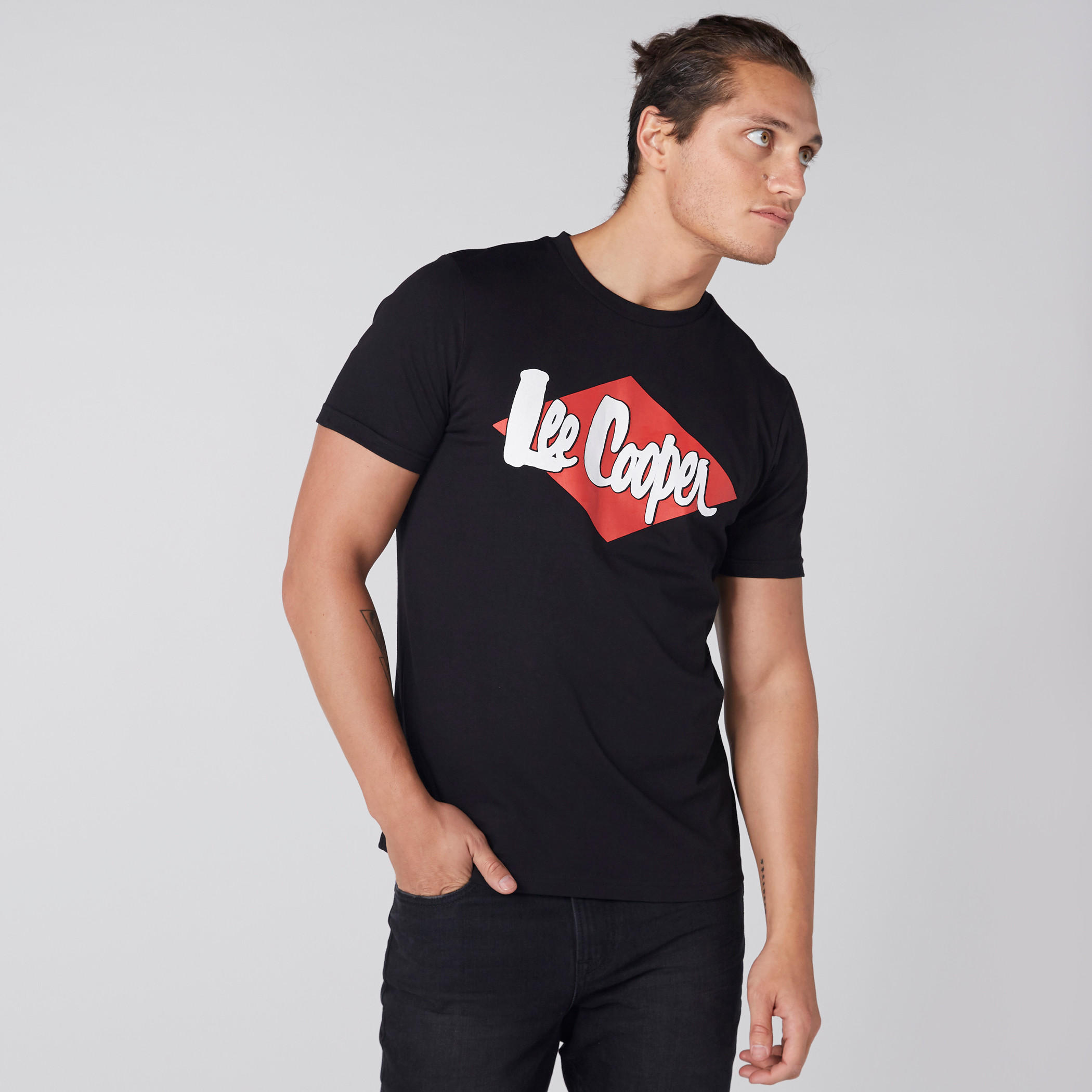 تيشيرت مطبوع بياقة ضيقة وأكمام قصيرة-men-clothing-tshirtsandpolos-tshirts-image-8