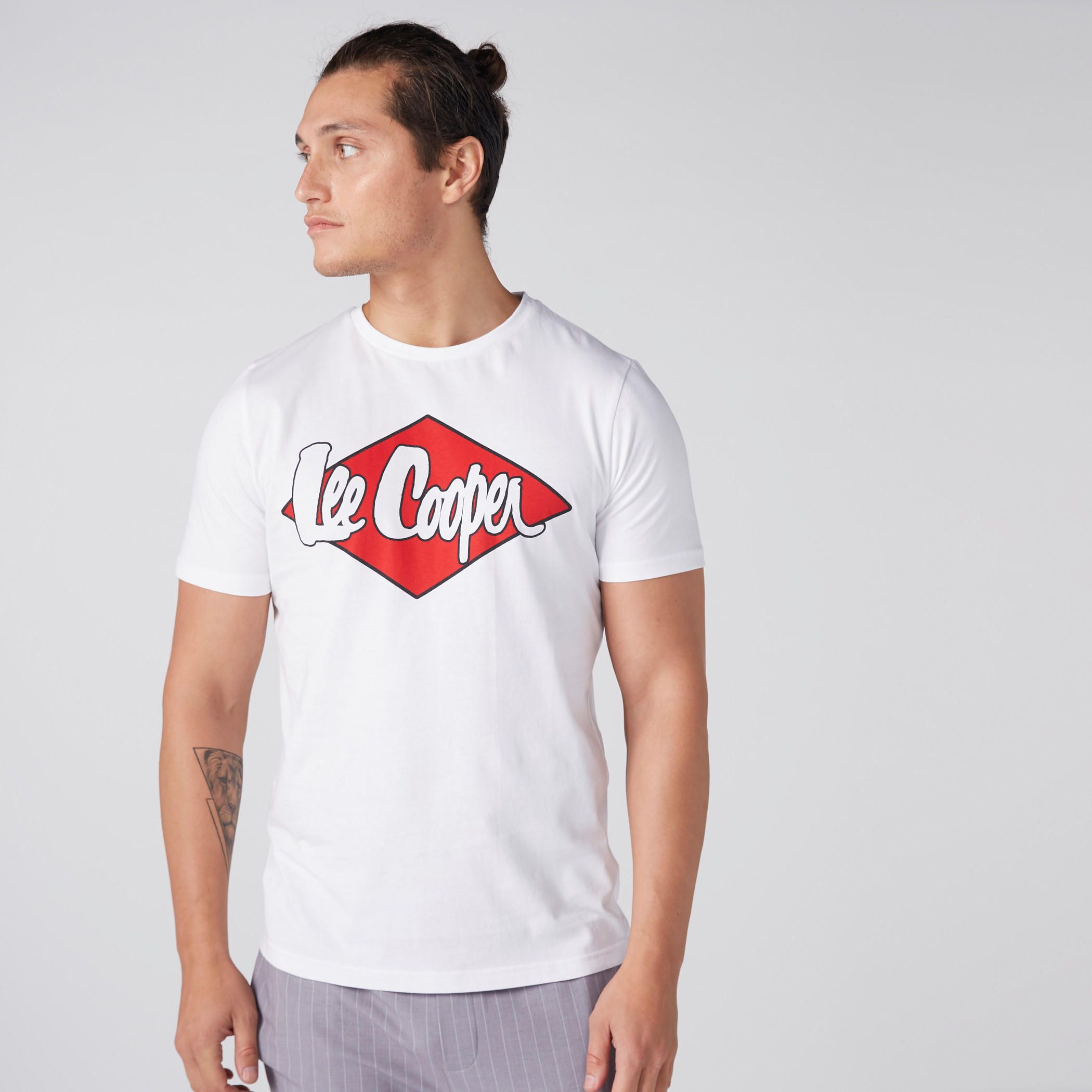 تيشيرت مطبوع بياقة ضيقة وأكمام قصيرة-men-clothing-tshirtsandpolos-tshirts-image-4