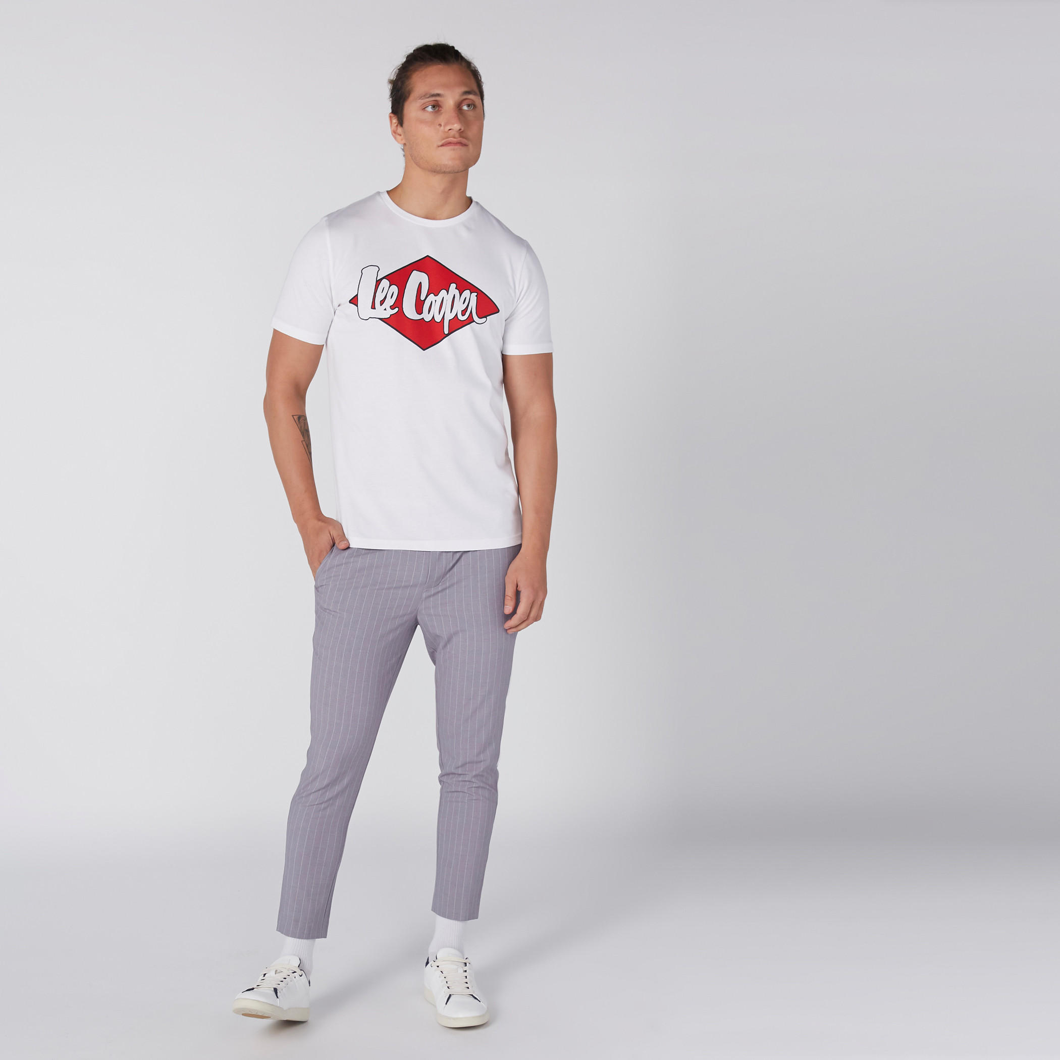 تيشيرت مطبوع بياقة ضيقة وأكمام قصيرة-men-clothing-tshirtsandpolos-tshirts-image-6