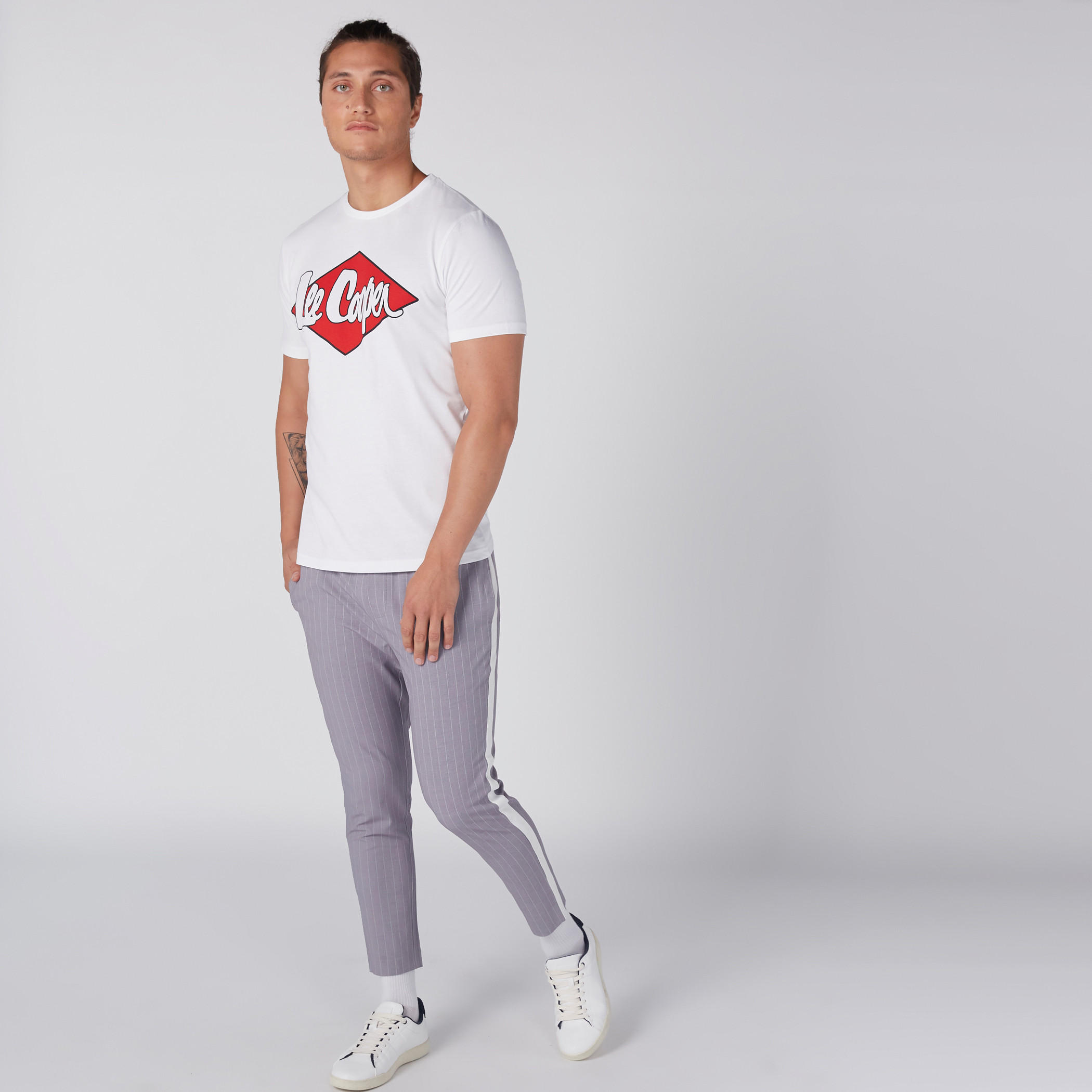 تيشيرت مطبوع بياقة ضيقة وأكمام قصيرة-men-clothing-tshirtsandpolos-tshirts-image-7