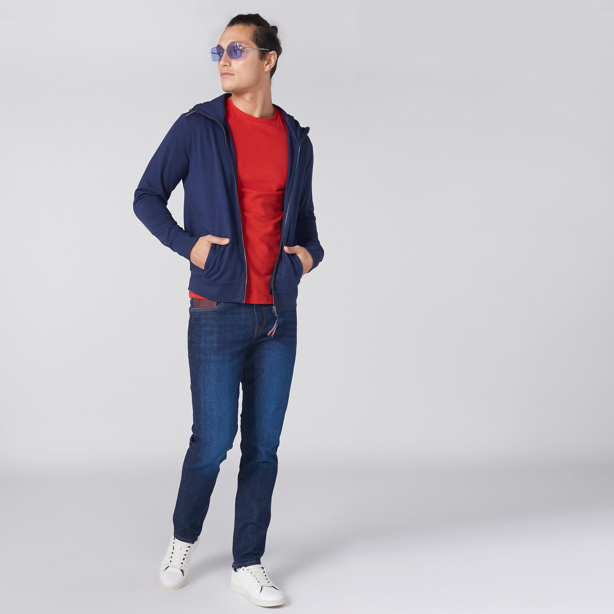 تيشيرت بياقة ضيقة وأكمام قصيرة بقصّة سكيني-men-clothing-tshirtsandpolos-tshirts-image-4
