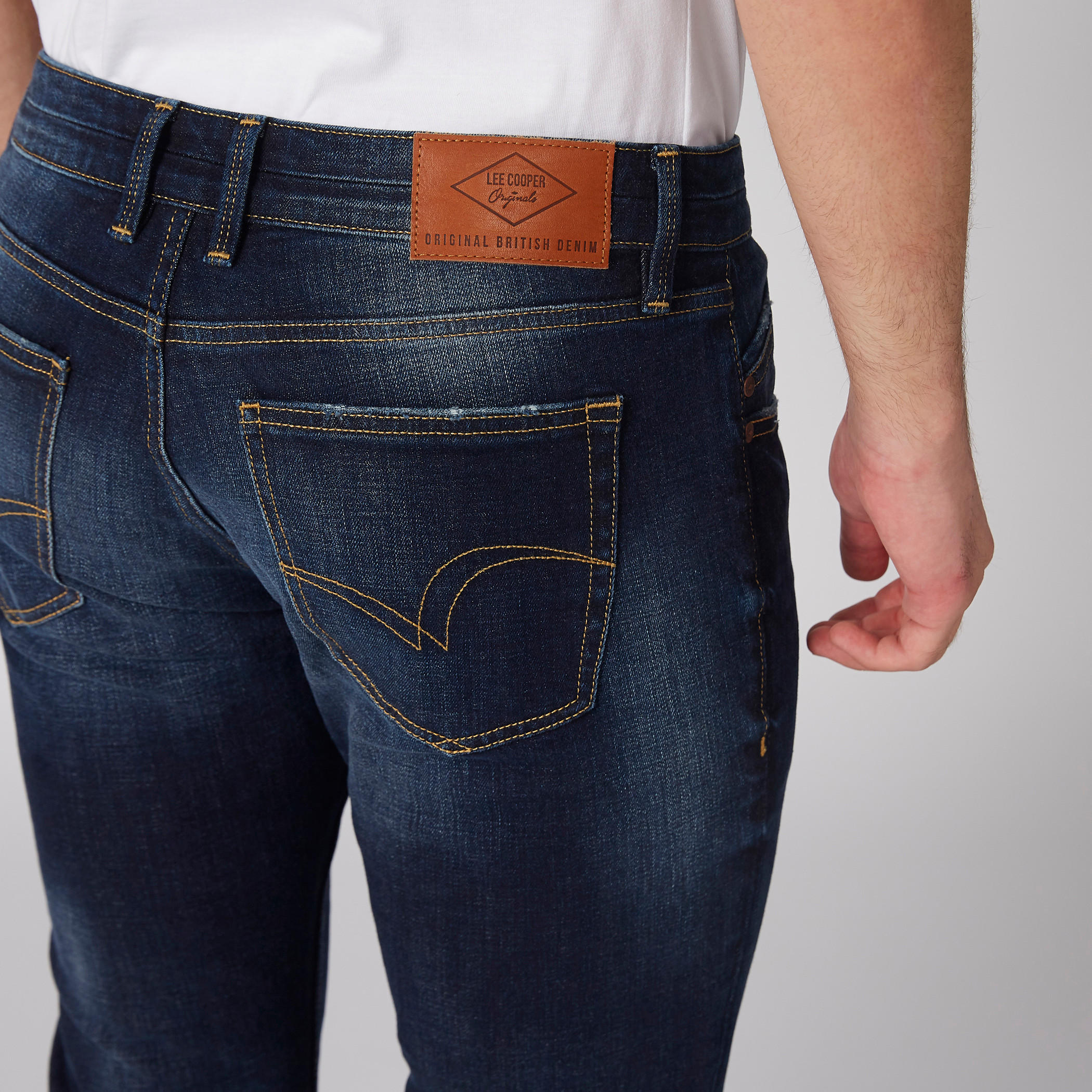 بنطال جينز طويل بزر إغلاق وجيوب-men-clothing-bottoms-jeans-image-4