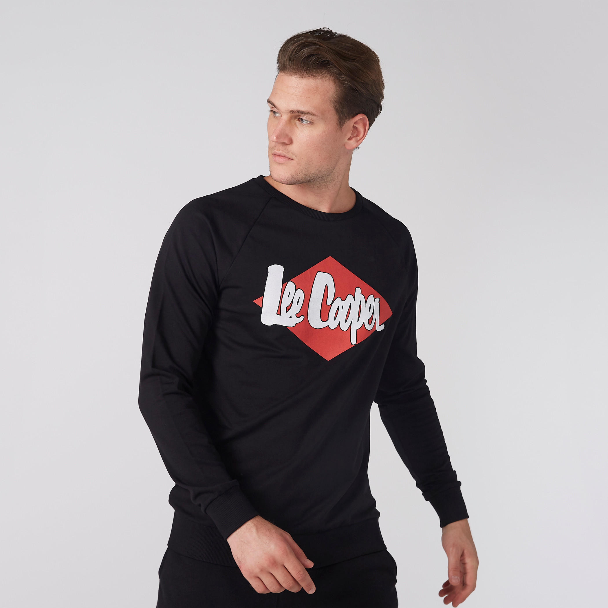 سويت شيرت بياقة ضيقة وأكمام مغايرة وطبعات-men-winterwear-hoodiesandsweatshirts-image-3