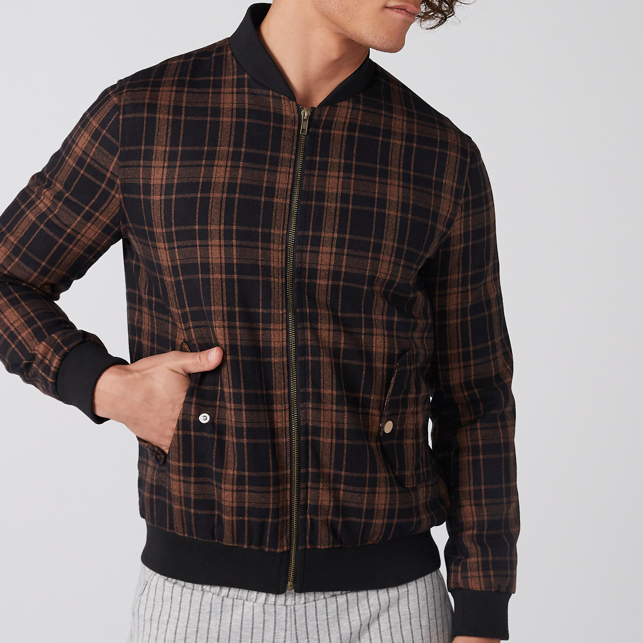 جاكيت كاروهات بسحّاب إغلاق وجيوب-men-clothing-jacketsandblazers-jackets-image-3