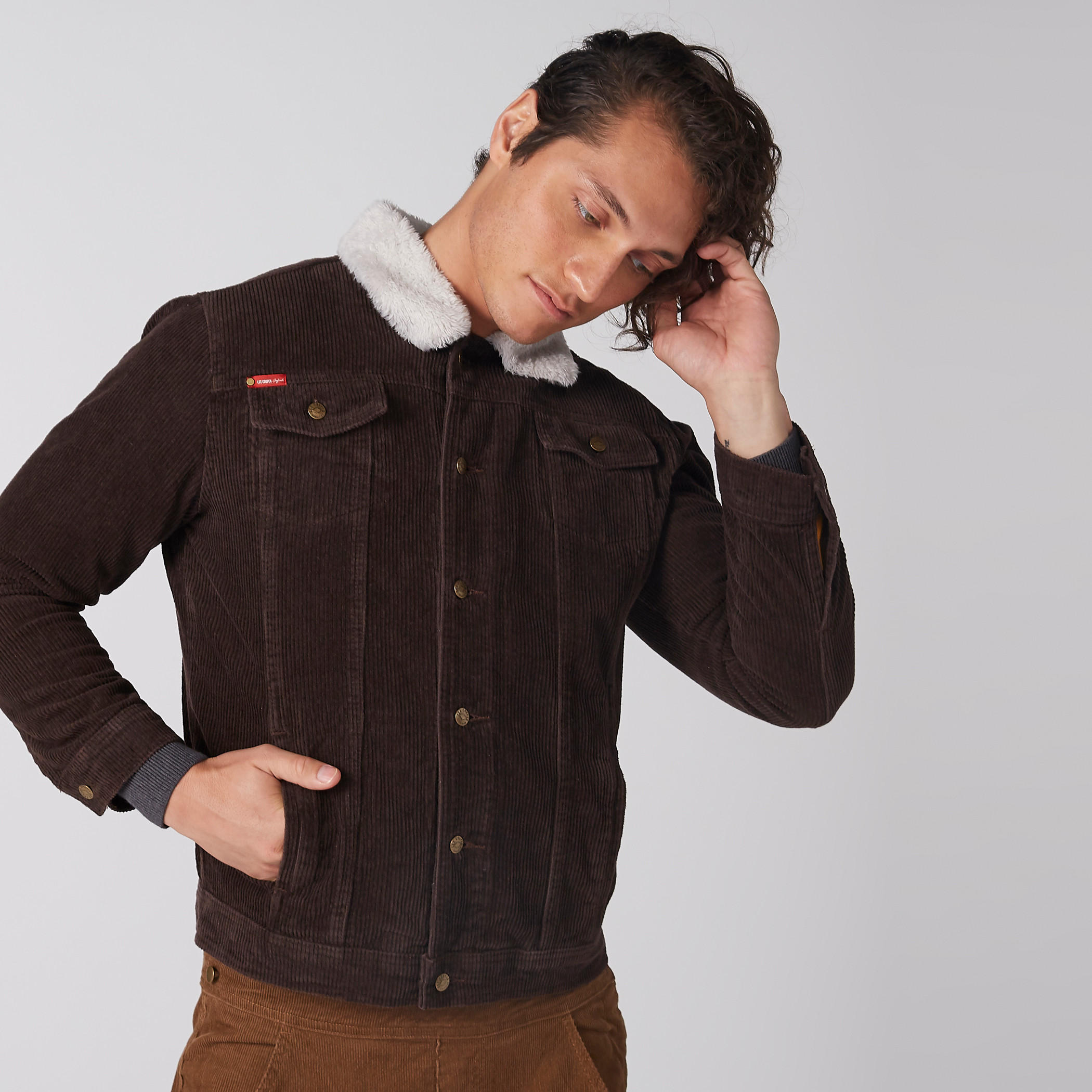 جاكيت بارز الملمس بجيوب وياقة قطيفة-men-clothing-jacketsandblazers-jackets-image-4