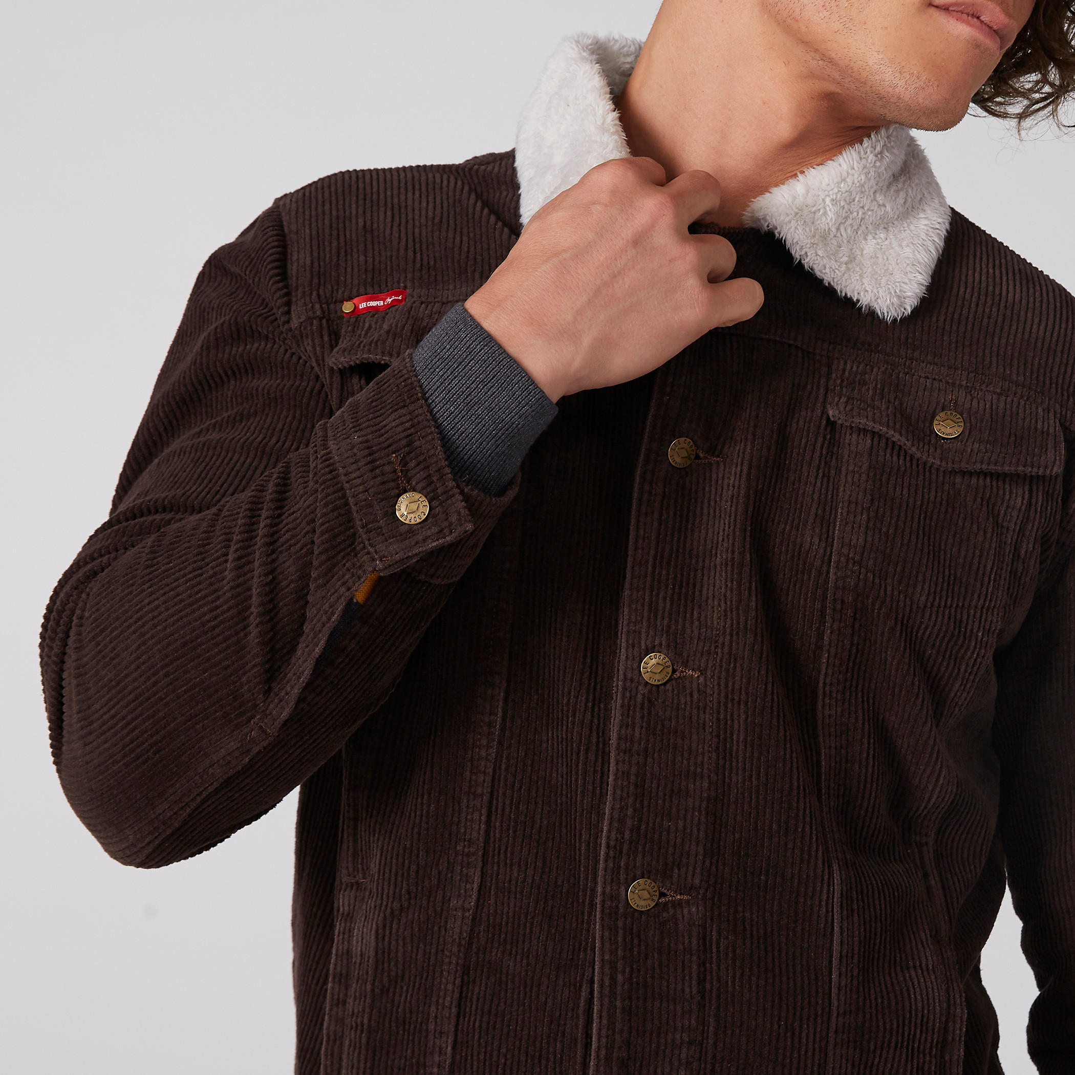 جاكيت بارز الملمس بجيوب وياقة قطيفة-men-clothing-jacketsandblazers-jackets-image-3