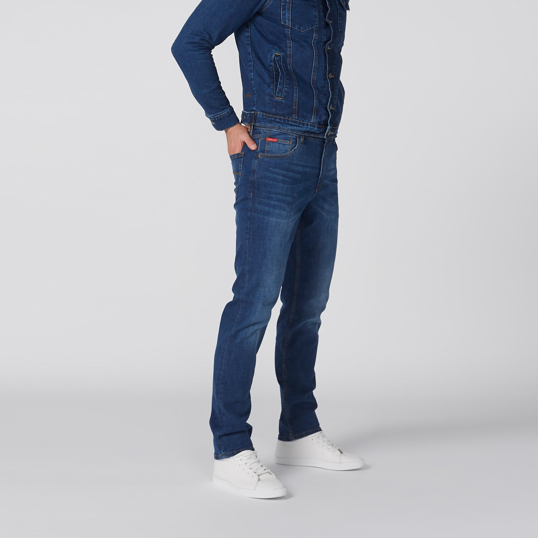 بنطال جينز طويل بقصة مستقيمة وجيوب-men-clothing-bottoms-jeans-image-3