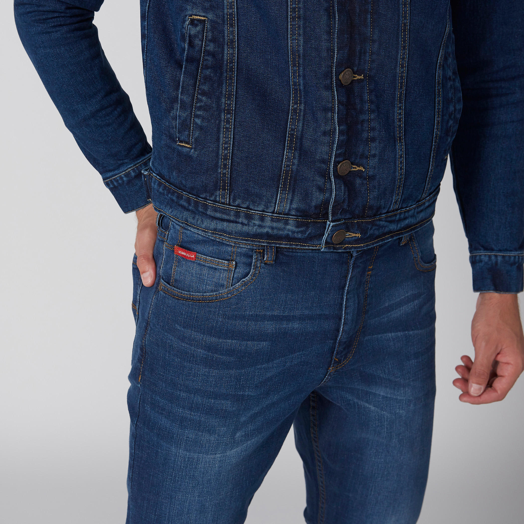 بنطال جينز طويل بقصة مستقيمة وجيوب-men-clothing-bottoms-jeans-image-5