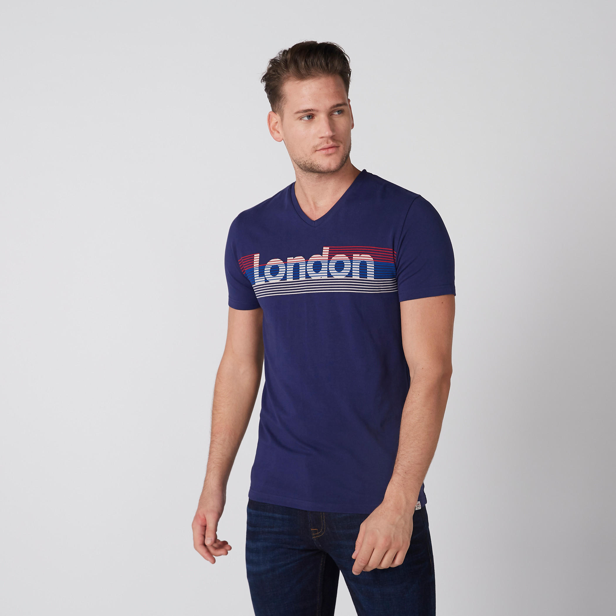 تيشيرت بياقة V وأكمام قصيرة وطبعات من لي كوبر-men-clothing-tshirtsandpolos-tshirts-image-2