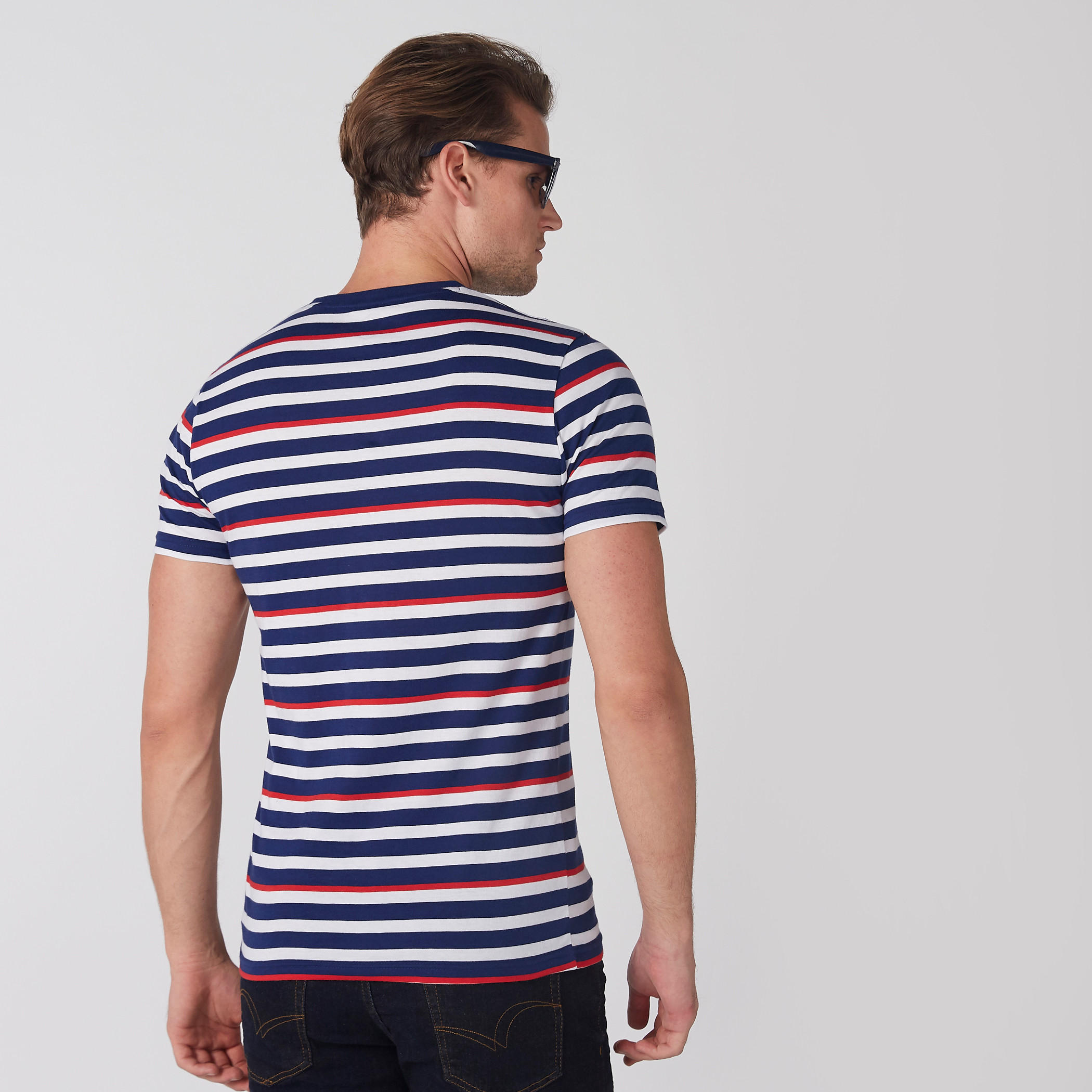 تيشيرت مقلّم بياقة V وأكمام قصيرة من لي كوبر-men-clothing-tshirtsandpolos-tshirts-image-4