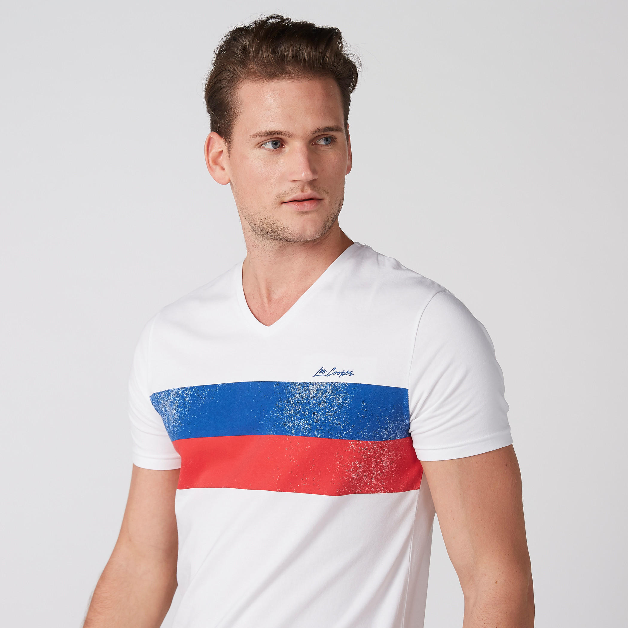 تيشيرت مقلّم بياقة V وأكمام قصيرة من لي كوبر-men-clothing-tshirtsandpolos-tshirts-image-3