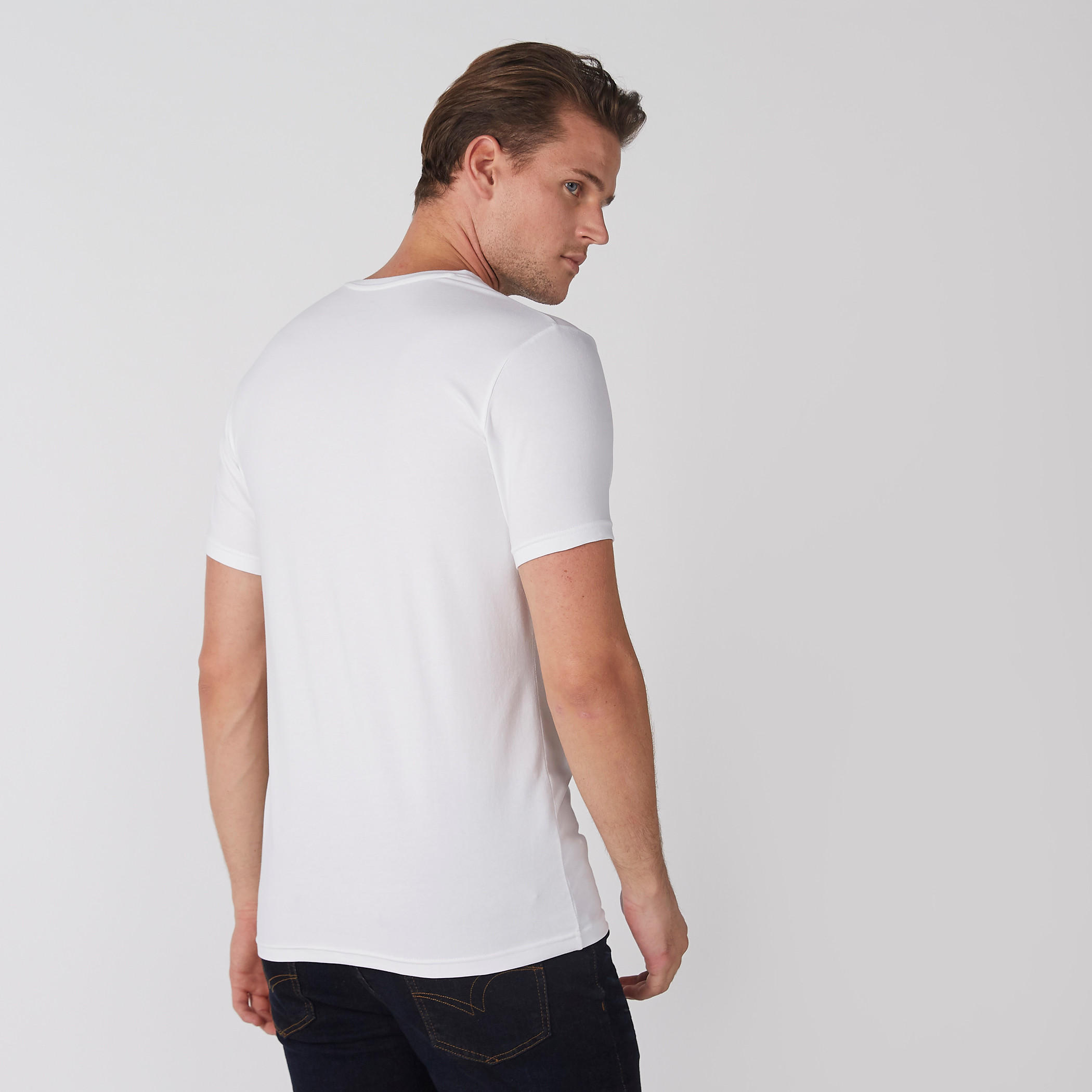 تيشيرت مقلّم بياقة V وأكمام قصيرة من لي كوبر-men-clothing-tshirtsandpolos-tshirts-image-4
