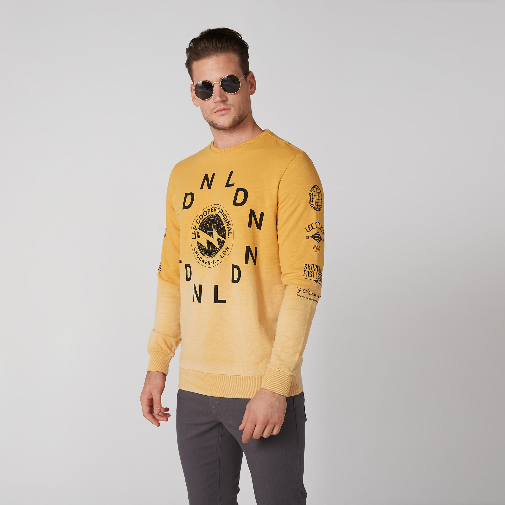 سويت شيرت سليم فيت بياقة ضيّقة وأكمام طويلة وطبعات-men-winterwear-hoodiesandsweatshirts-image-3