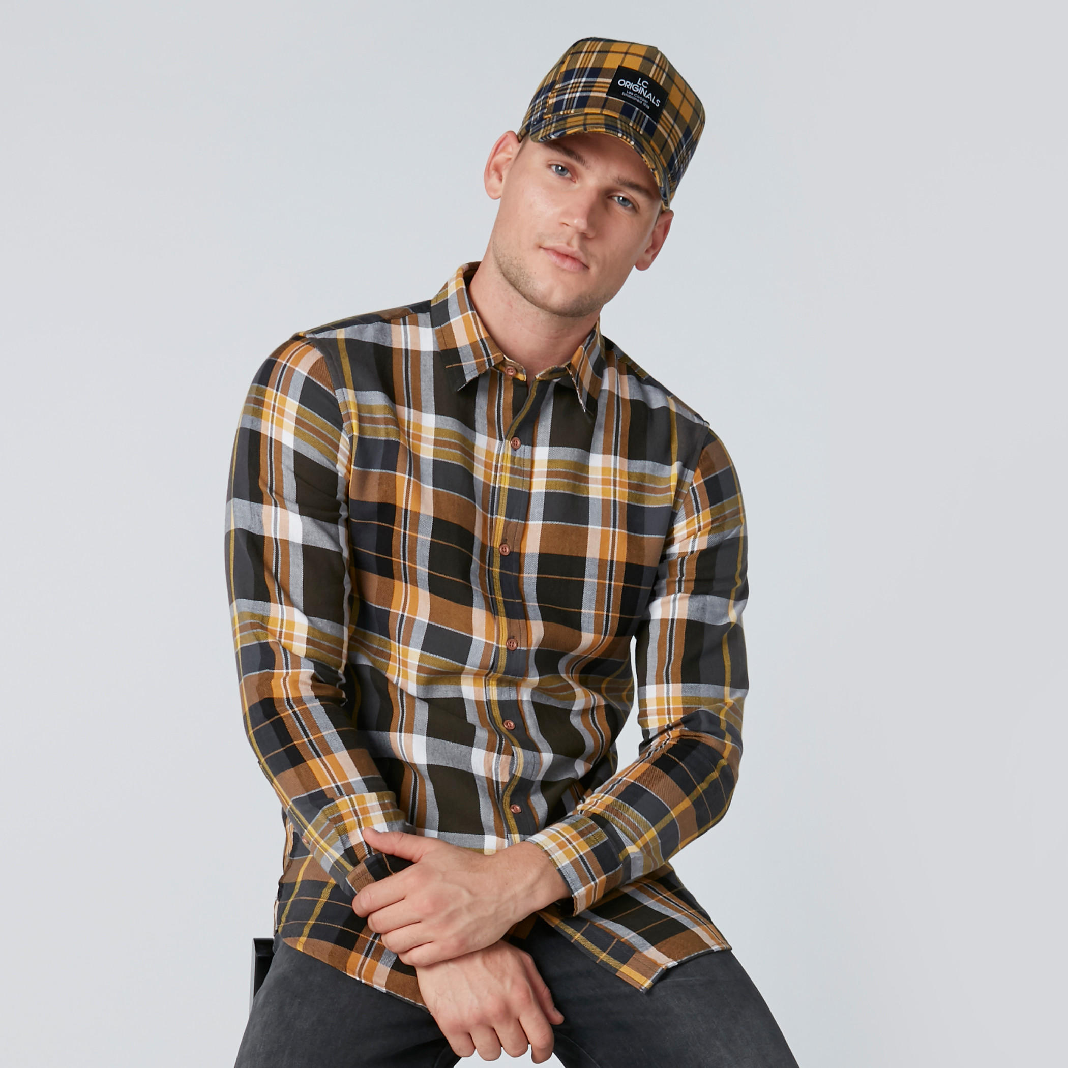 قميص كاروهات بأكمام طويلة وأزرار-men-clothing-shirts-image-1