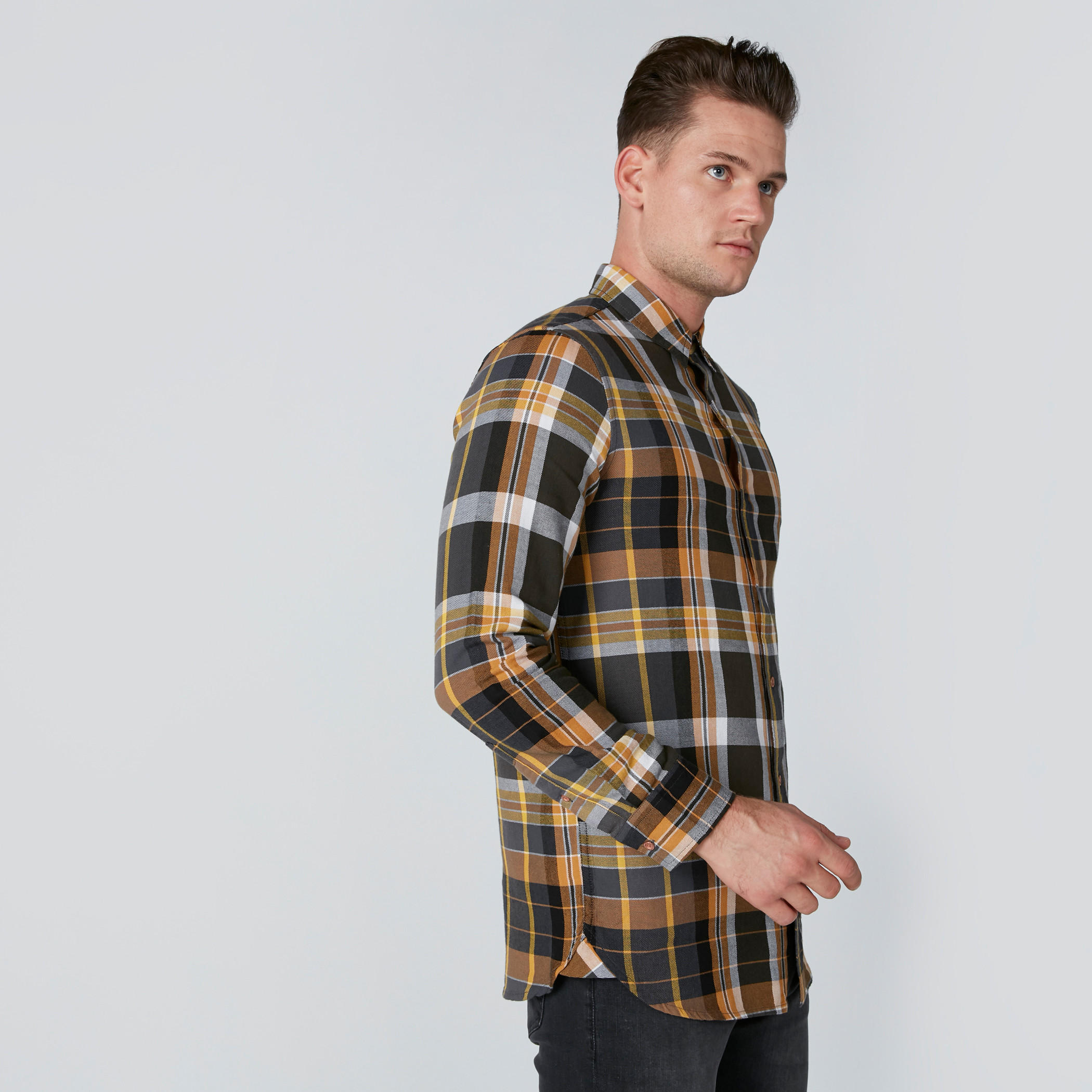 قميص كاروهات بأكمام طويلة وأزرار-men-clothing-shirts-image-4