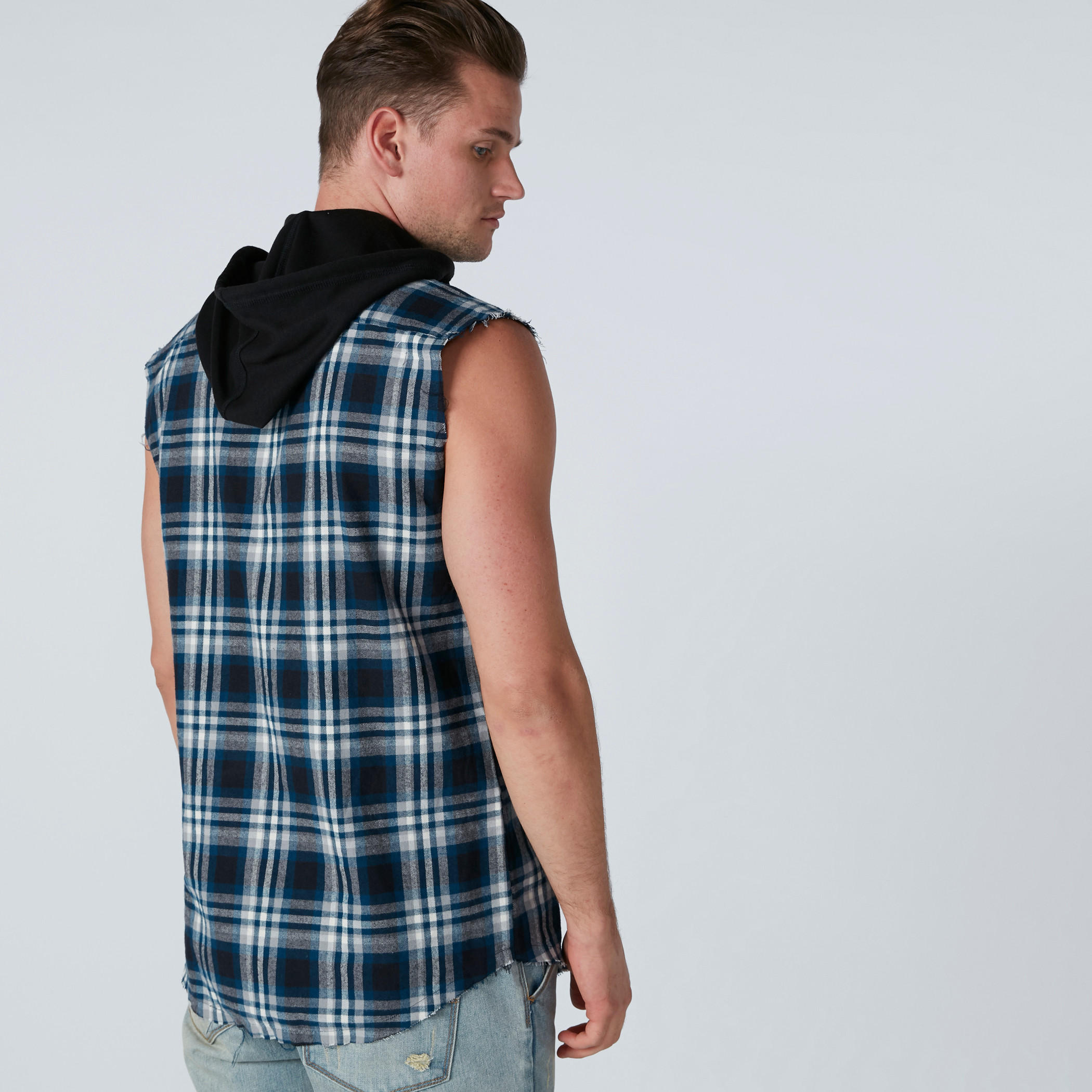 قميص كاروهات دون أكمام بقبّعة وسحّاب إغلاق-men-clothing-shirts-image-2