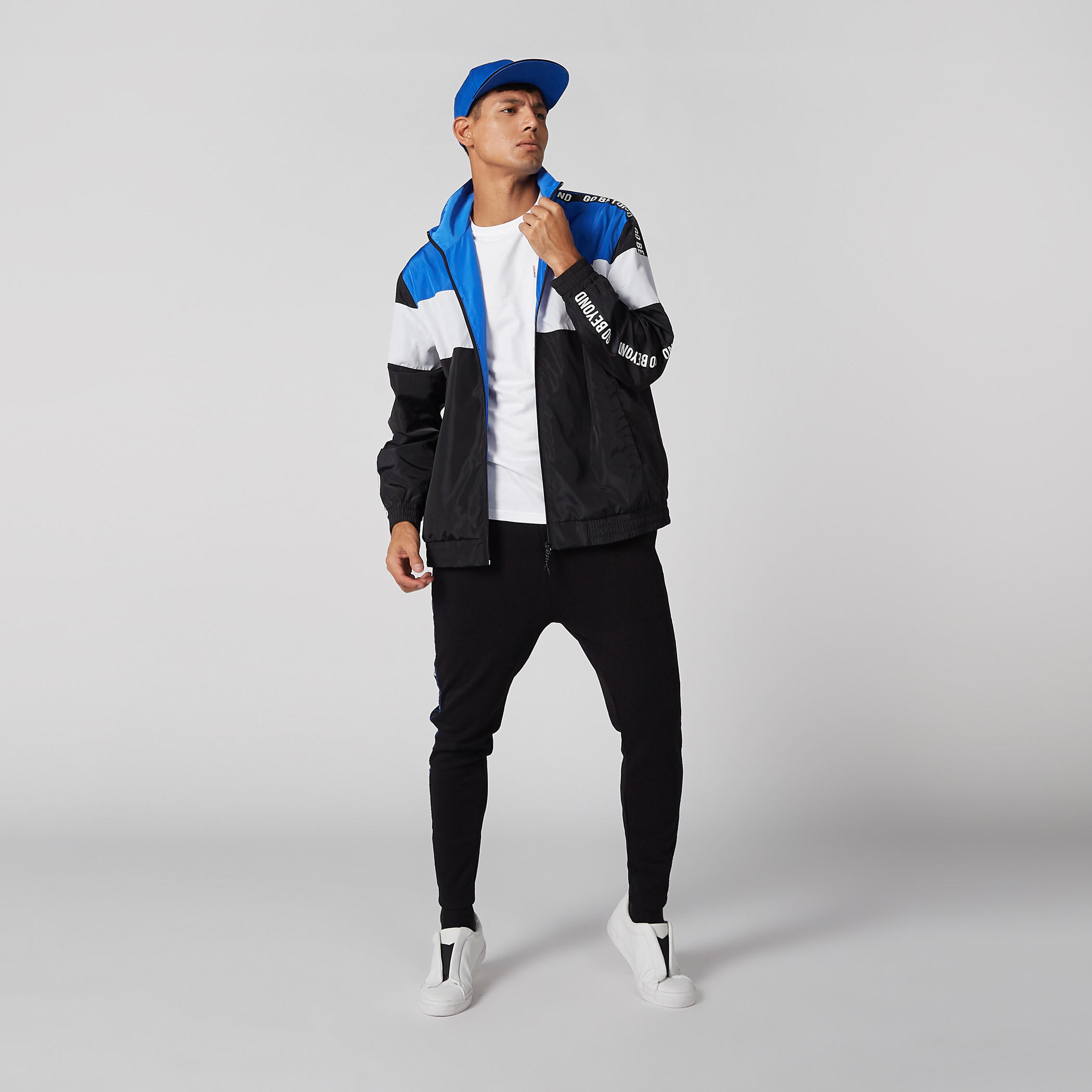 تيشيرت بأكمام قصيرة وجيب على الصدر من لي كوبر-men-clothing-tshirtsandpolos-tshirts-image-1
