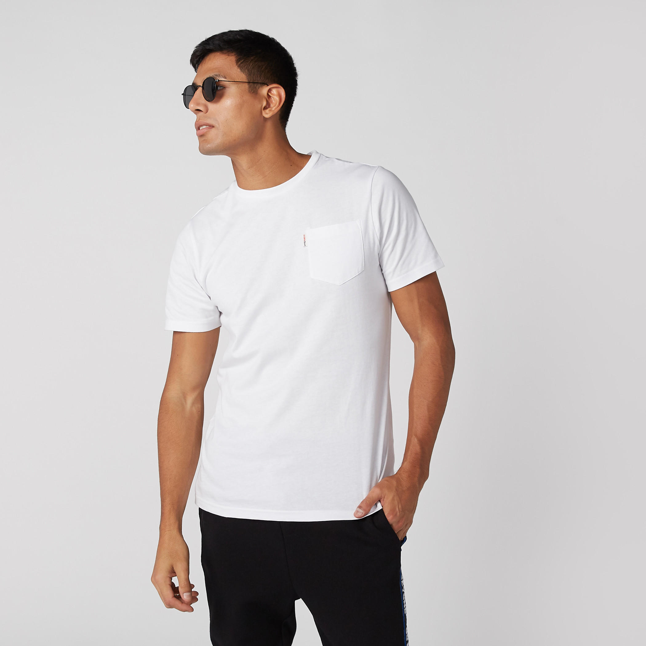 تيشيرت بأكمام قصيرة وجيب على الصدر من لي كوبر-men-clothing-tshirtsandpolos-tshirts-image-2