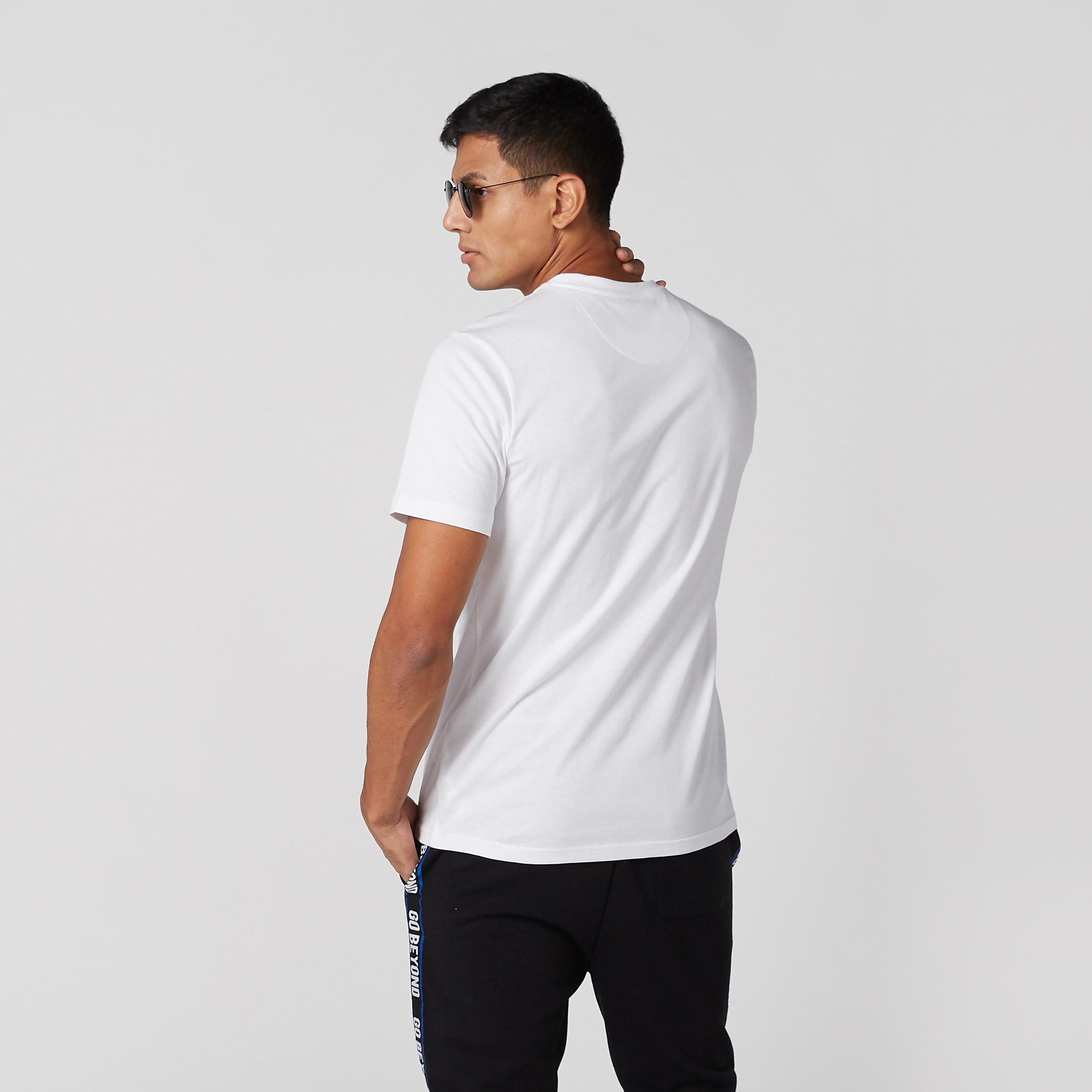تيشيرت بأكمام قصيرة وجيب على الصدر من لي كوبر-men-clothing-tshirtsandpolos-tshirts-image-4
