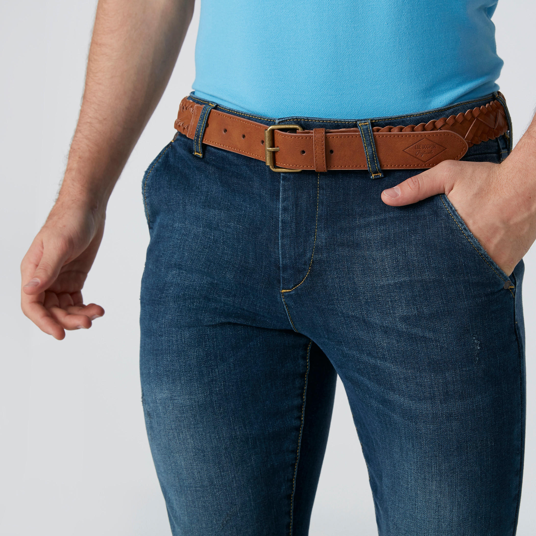 بنطال جينز عالي الخصر بقصّة سكيني وجيوب-men-clothing-bottoms-jeans-image-4