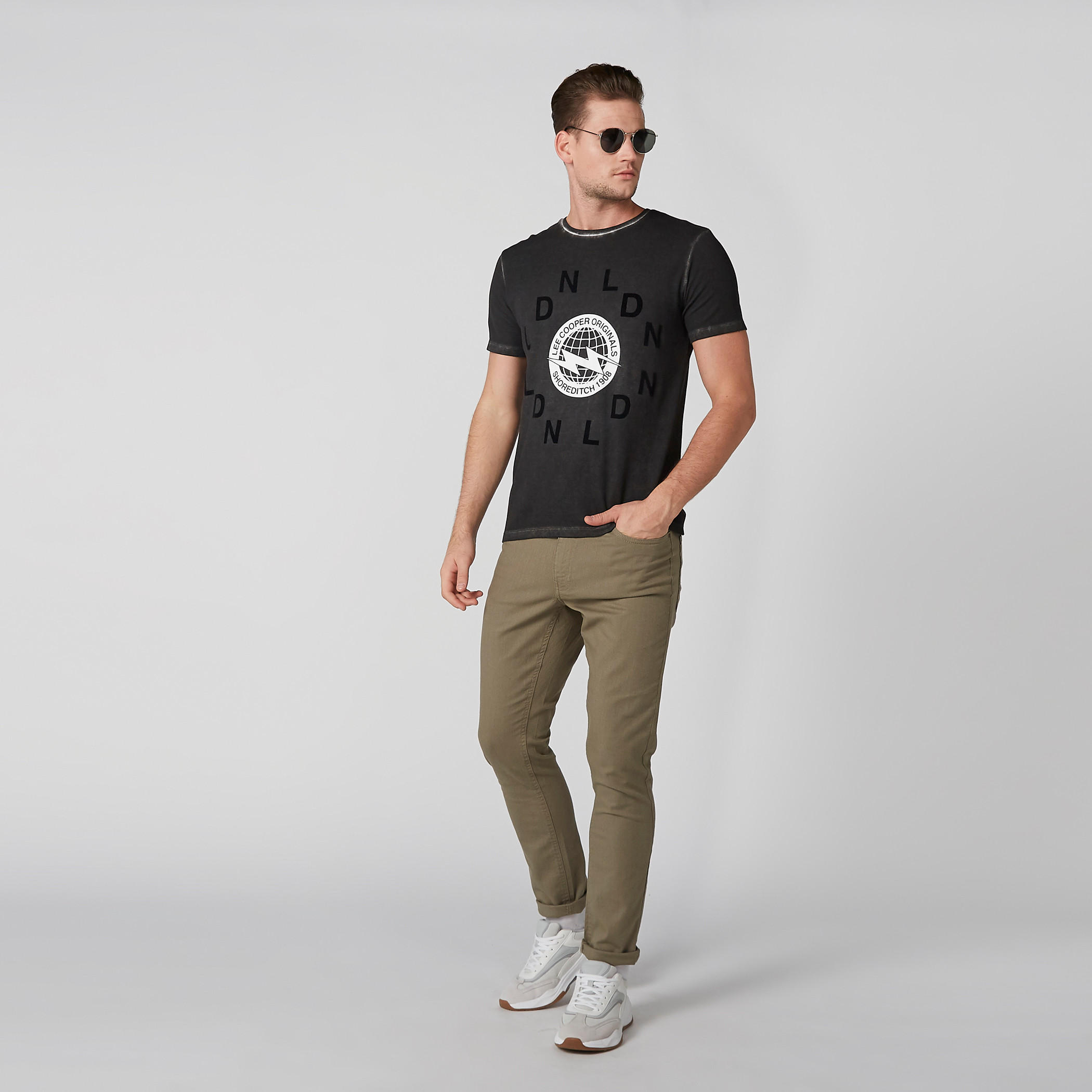 تيشيرت بياقة مستديرة وأكمام قصيرة وطبعات من لي كوبر-men-clothing-tshirtsandpolos-tshirts-image-1